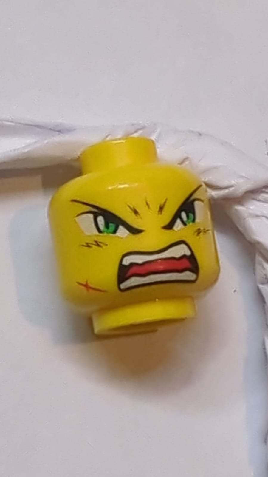 Kopf Doppelseitiges Exo-Force Grünaugen mit Stirnrunzeln und Narbe / Offener Mund Muster (Takeshi)