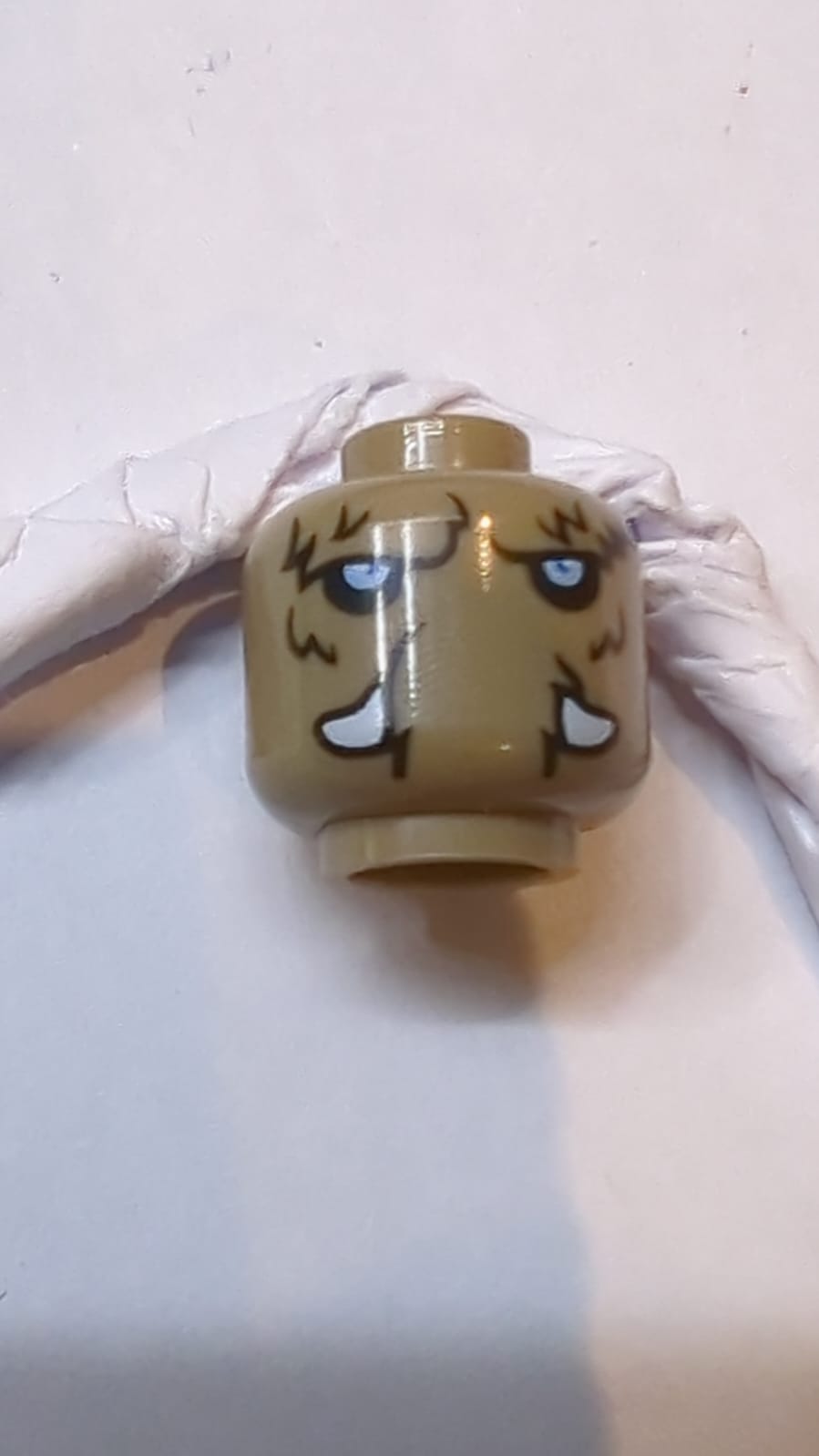 Kopf Beidseitiges Alien Chima Mammut Hellblaue Augen, Fell und weiße Stoßzähne, neutrales / strenges Muster (Mungus)