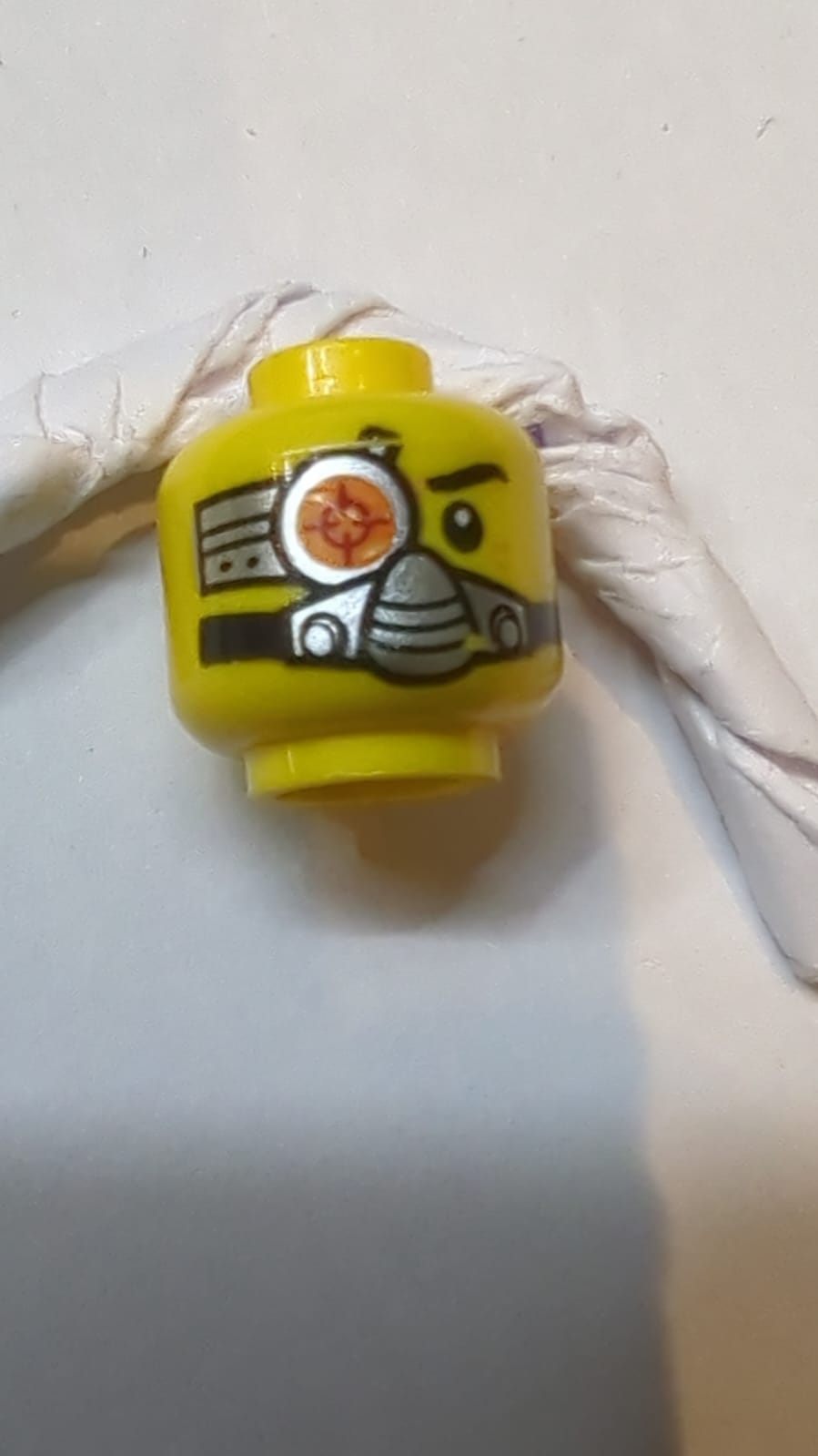 Kopf Zweiseitiges Cyborg-Auge, linke Augenbraue, Atemgerät / besorgtes Muster