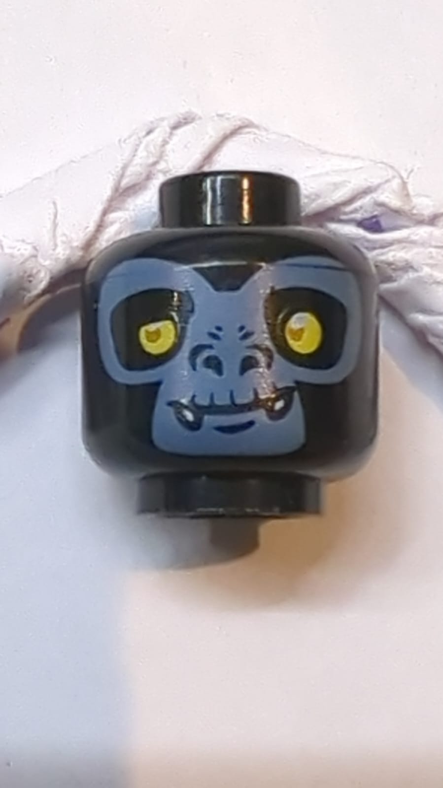 Kopf Doppelseitiger Alien Chima Gorilla mit gelben Augen, Reißzähnen und sandblauem Gesicht, geschlossenes / geöffnetes Maulmuster (Gorzan)