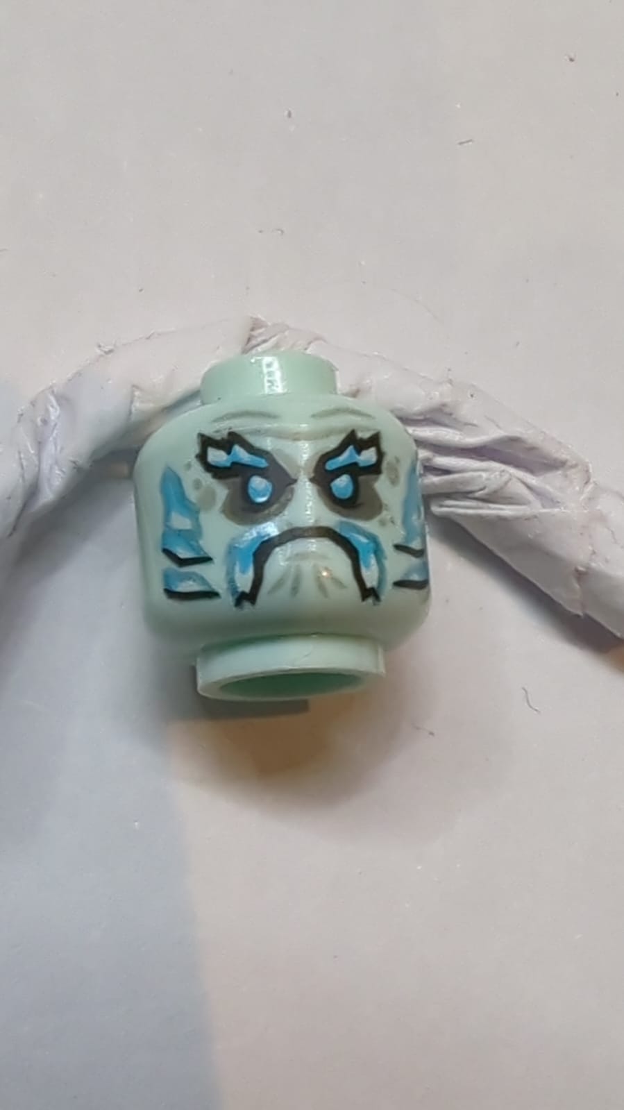 Kopf Mittlerer Azure-Ice-Bart, Augenbrauen- und Kiemenmuster