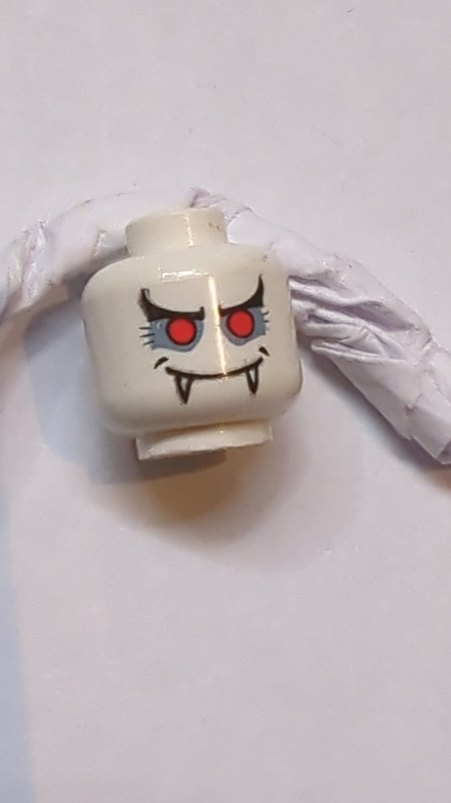 Kopf Beidseitiger Außerirdischer mit roten Augen, Reißzähnen, offenem/geschlossenem Mund-Muster (Vampir)