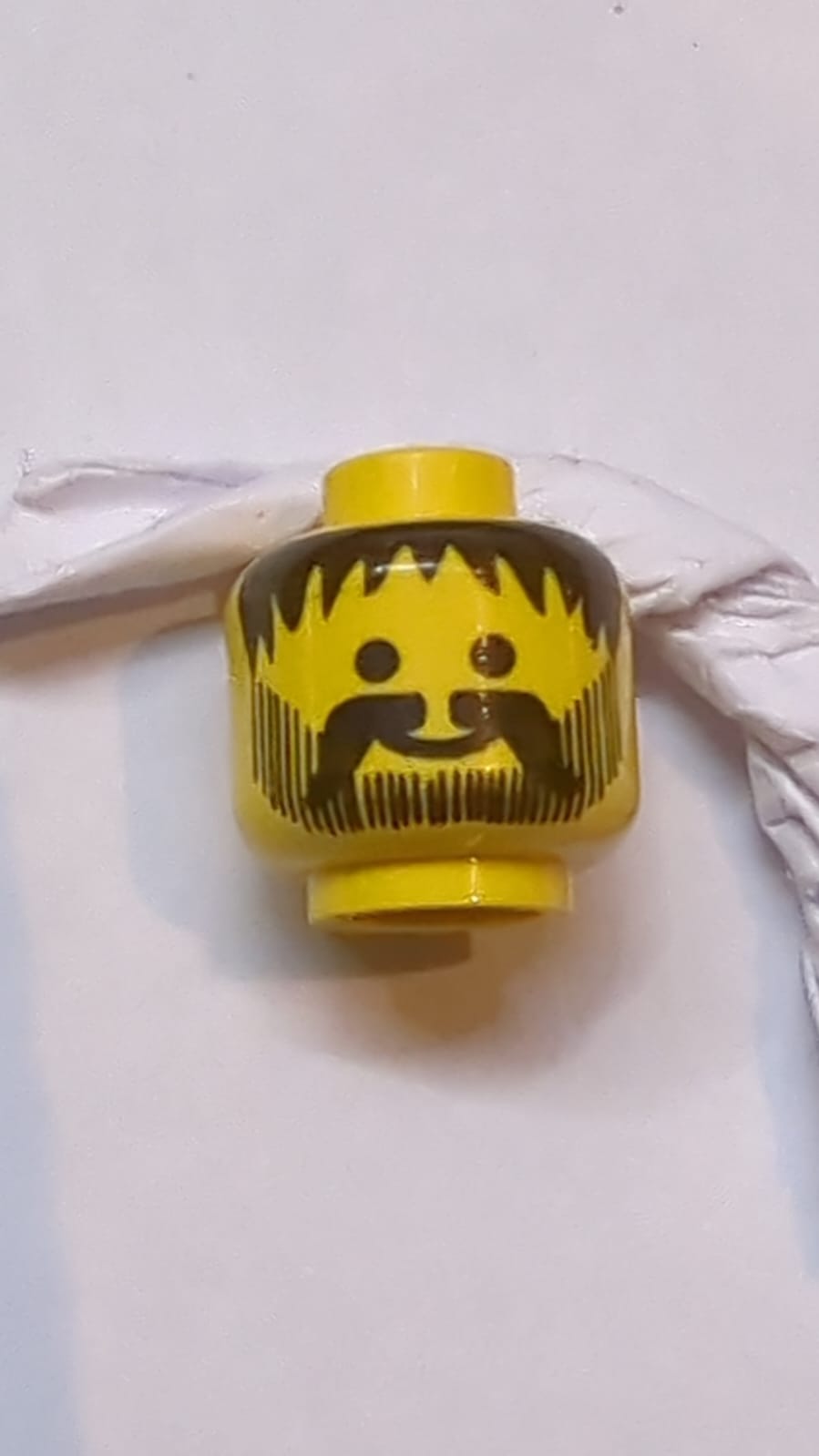 Kopf Bart mit vertikalen Linien und unordentlichem Haar, schwarzes Schnurrbartmuster