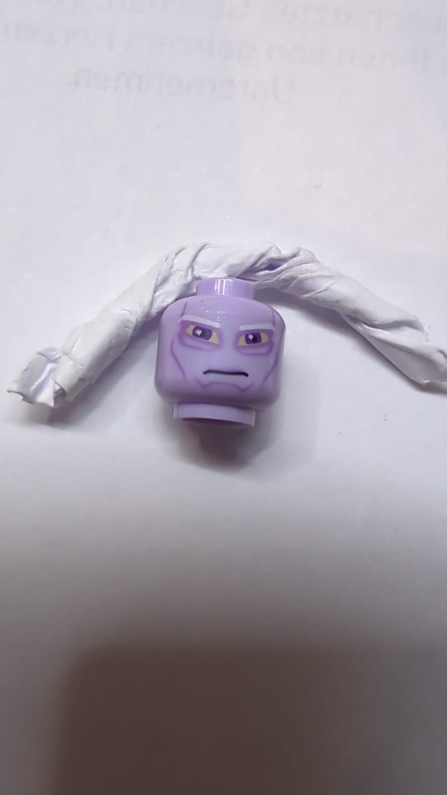 Kopf-Außerirdischer mit SW-Umbaran-Soldat, großen violetten Augen und weißem Augenbrauenmuster lavendel (hell)