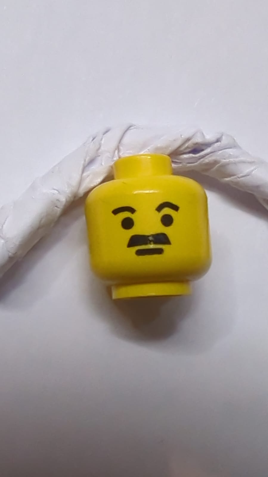 Kopf Schnurrbart Dick Flach und Kurze Augenbrauen Muster gelb