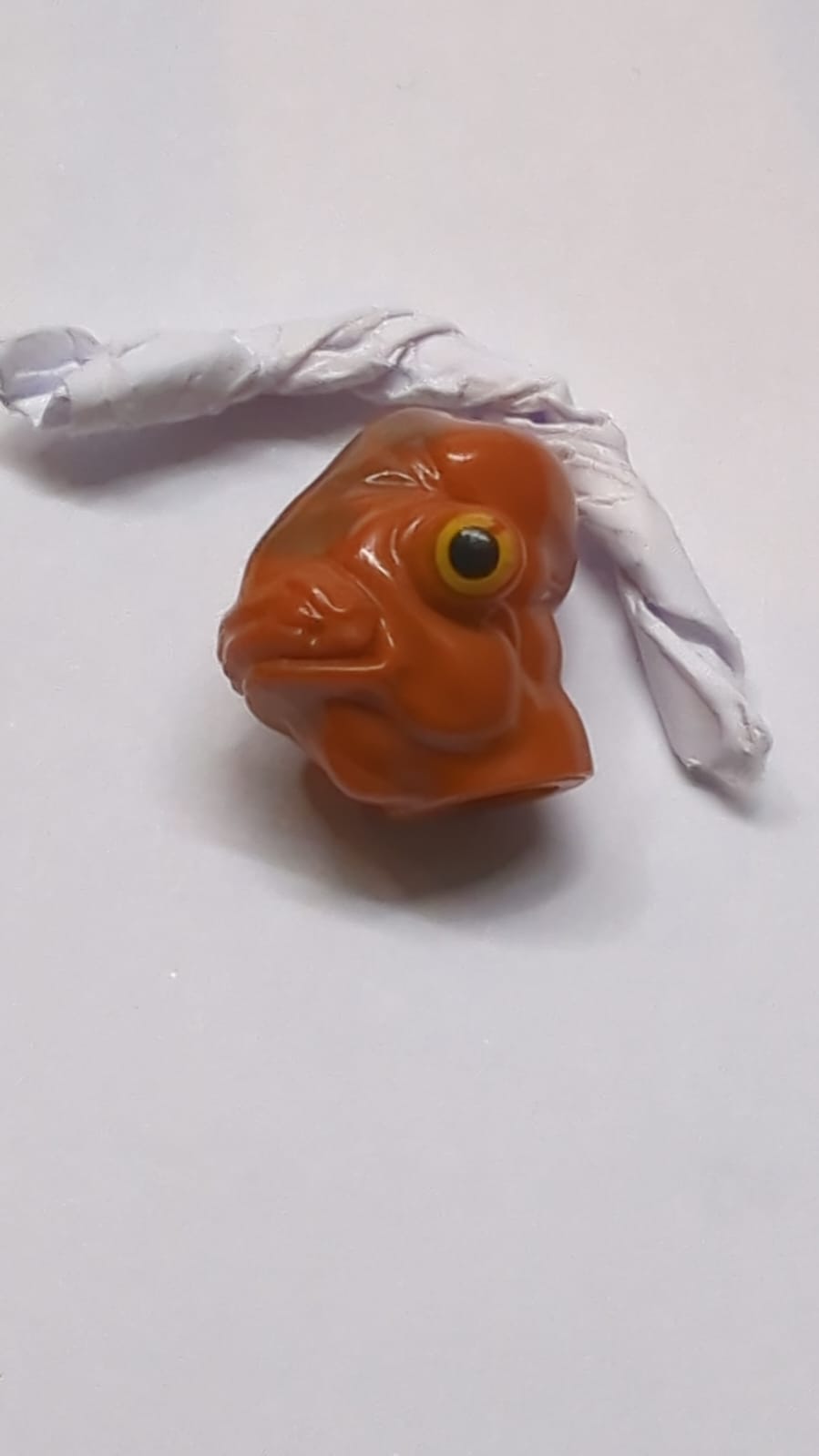 Kopf, modifizierter SW Mon Calamari mit großer rötlich-brauner Hauttextur und Muster aus gelben und schwarzen Augen dunkelorange