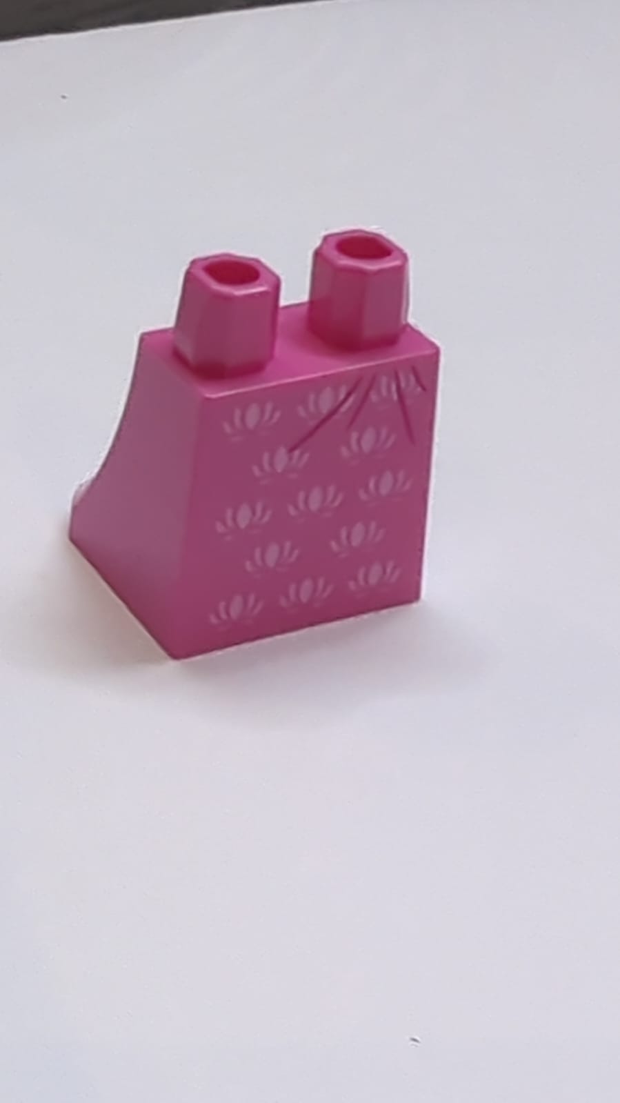 NEU Unterkörper, Rock mit leuchtend pinken Blumen und magentafarbenen Faltenmuster (BAM)