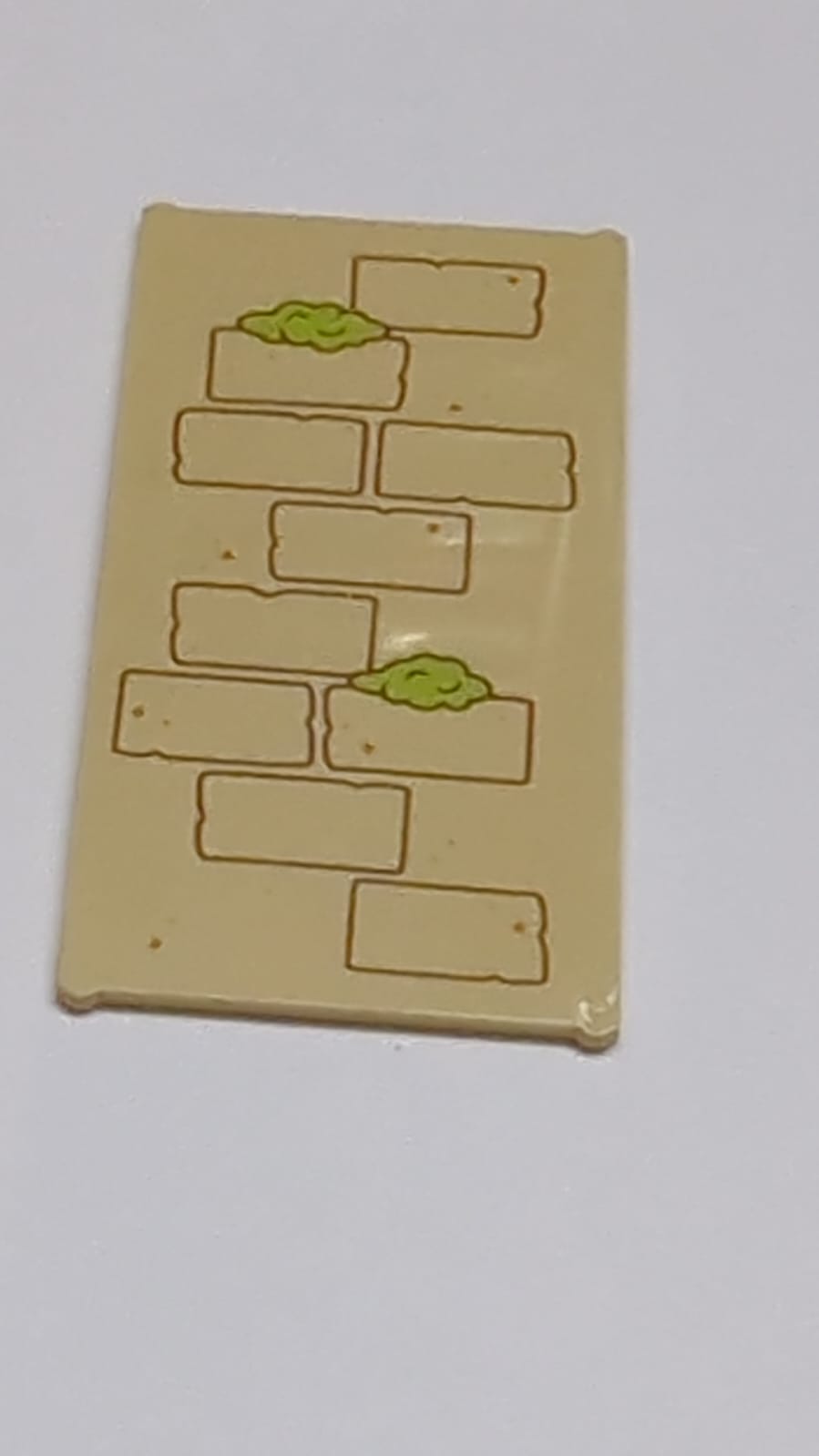 NEU Glas für Fenster 1 x 4 x 6 mit rötlich-braunen Ziegeln, Kalkmoos und Muster aus mittleren Nougatpunkten beige