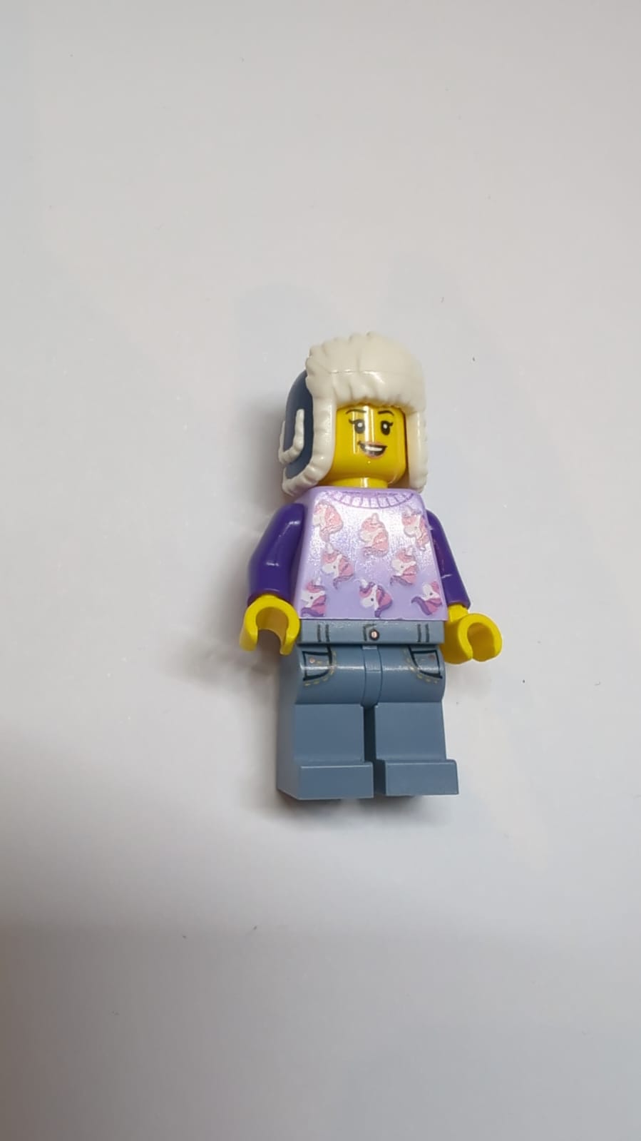 NEU winterliche Minifigur, mit warmer Mütze, weiblich