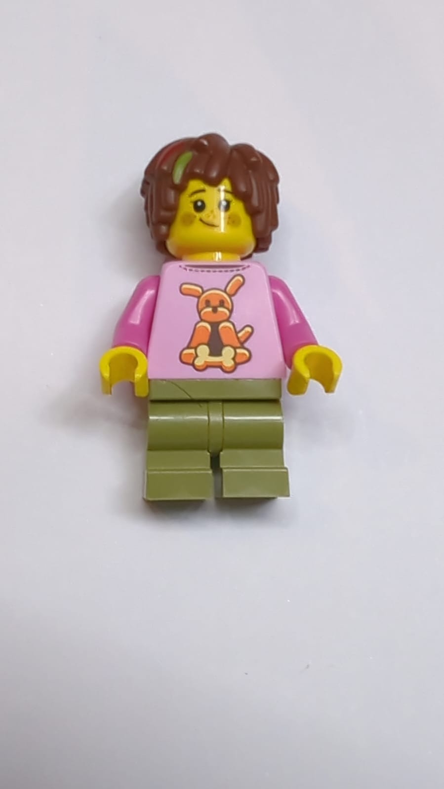NEU kleine Minifigur (kurze Beine) mit Hase auf Shirt