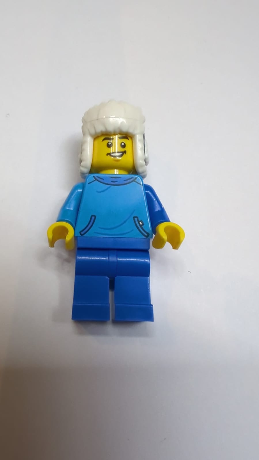 NEU Minifigur mit blauem Winteroutfit