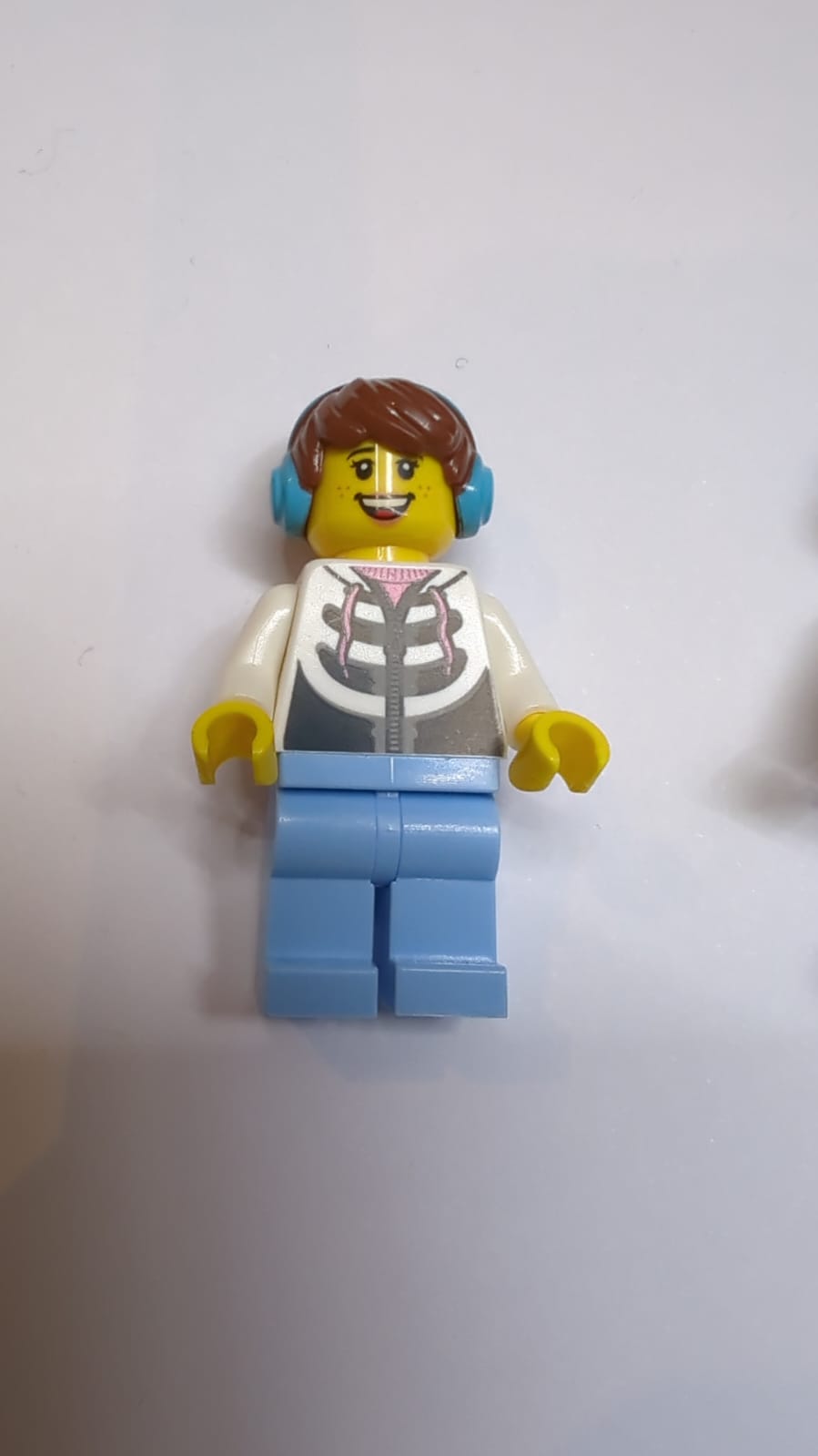 NEU weibliche Minifigur mit Kopfhörern, doppeltes Gesicht