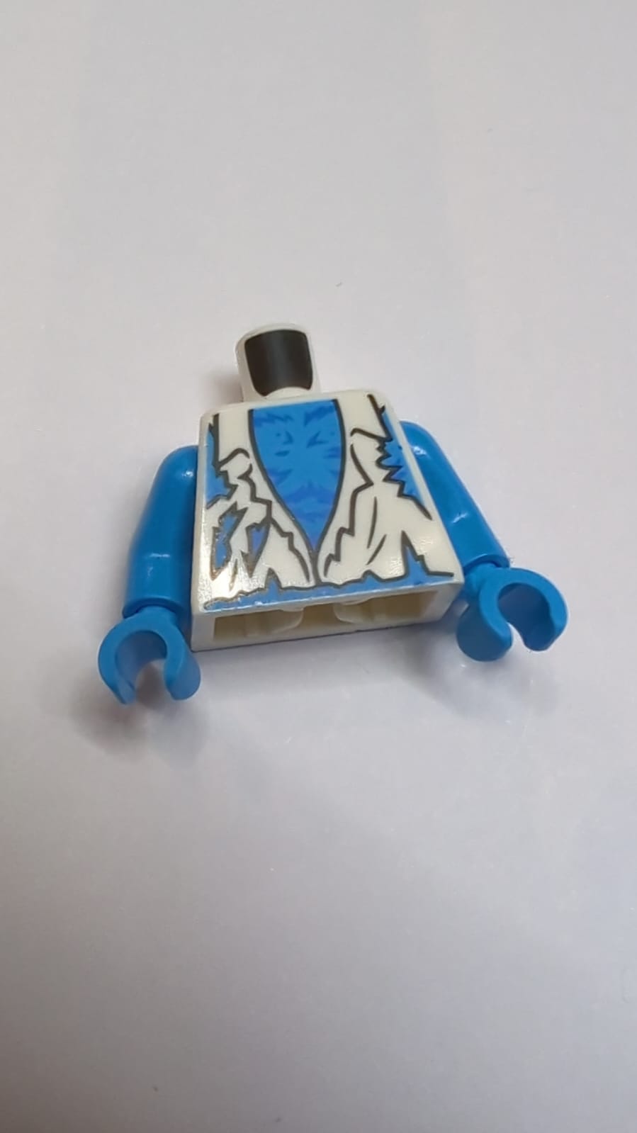 NEU Torso zerrissenes Wams offen über dunkelblauem nacktem Brustbereich mit blauem Fellmuster (BAM) / dunkelblaue Arme / dunkelblaue Hände