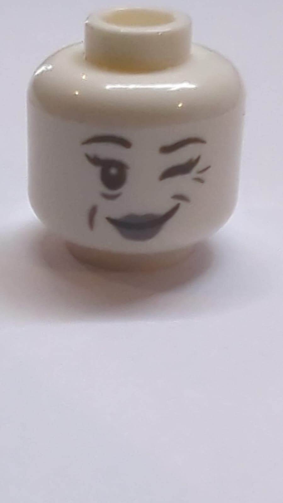 NEU Kopf beidseitig Alien-Geist mit dunkelblaugrauen Augenbrauen, hellblaugrauen Lippen und Falten, schiefer Grinsen und Zwinkern / verängstigter offener Mund mit Oberzahnmuster (BAM) weiß