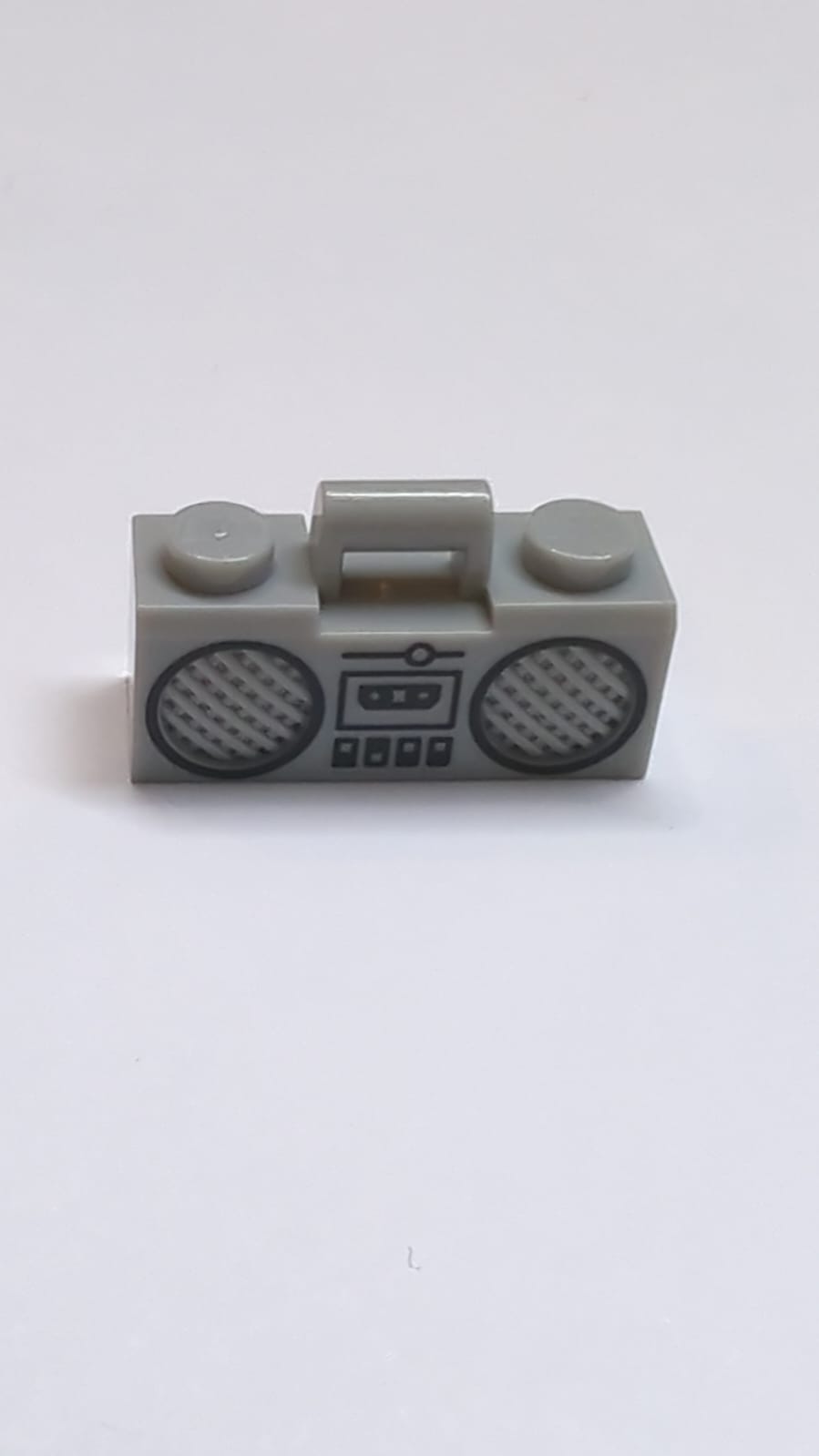 NEU Utensil Radio Boom Box mit Griffstange, schwarzem Kassettenplayer, Schaltern und randlosen Lautsprechermuster in neuhellgrau