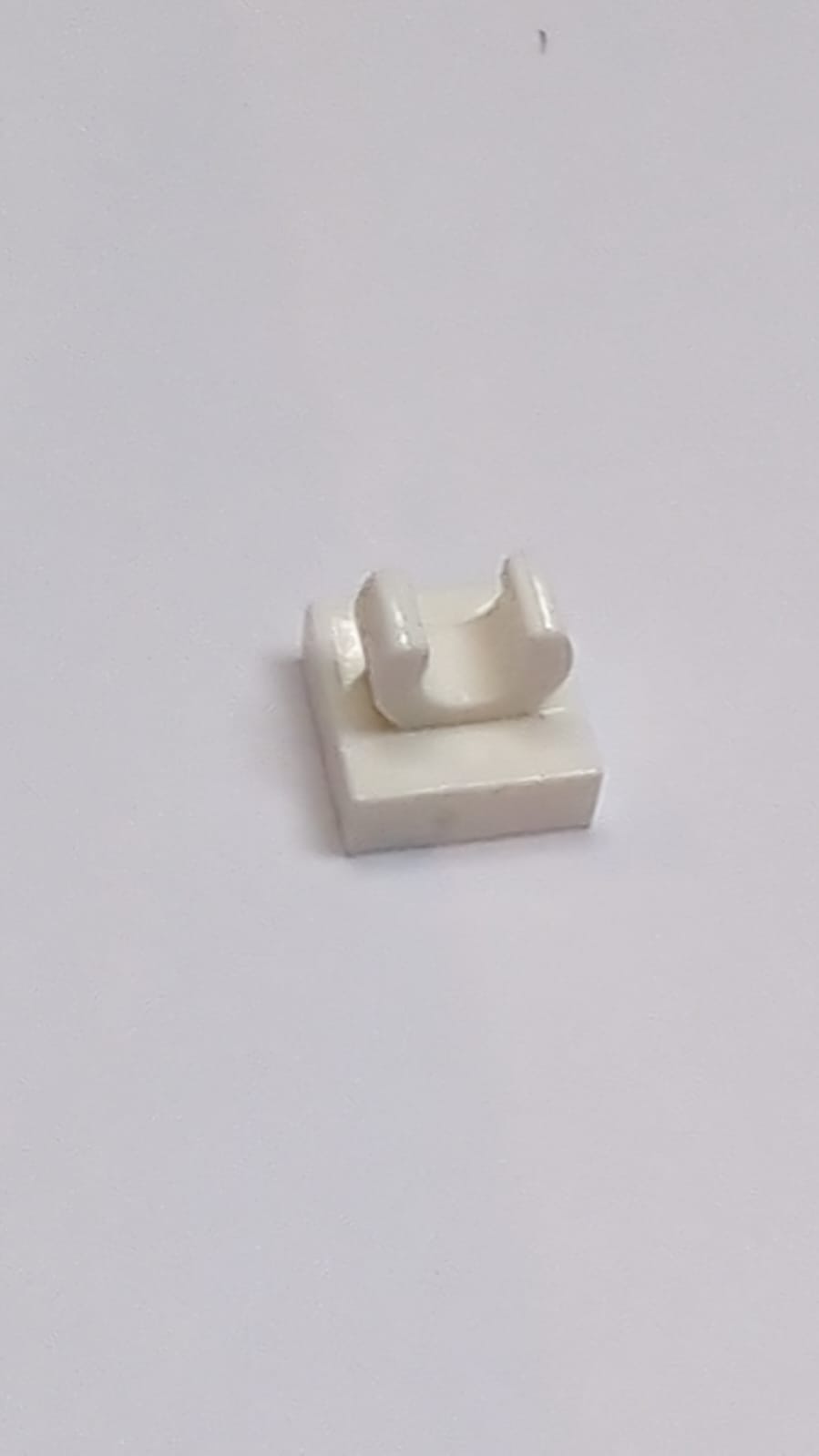 NEU Fliese, modifiziert 1x1 mit offenem O-Clip weiss
