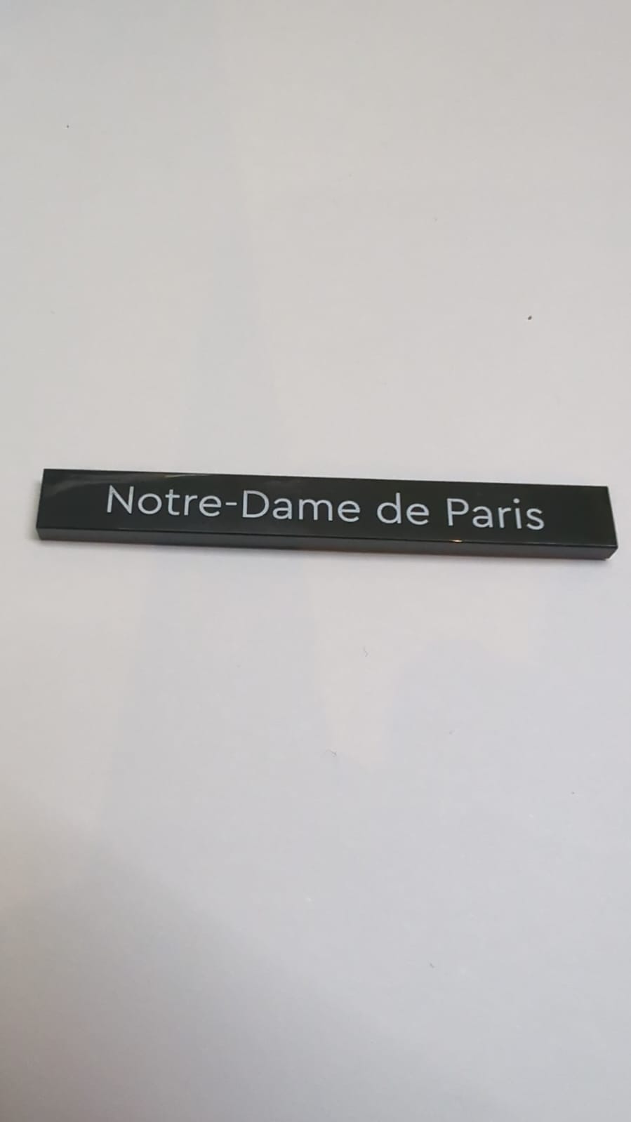 NEU Fliese 1 x 8 mit weißem ‚Notre-Dame de Paris‘-Muster schwarz