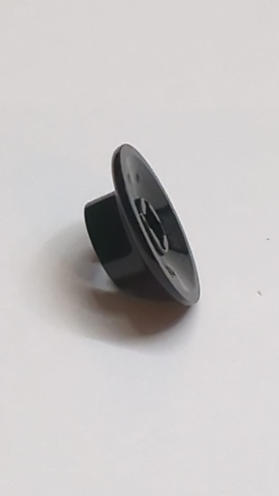 NEU Zugrad klein, Loch für Radhalterstift kerbenartig schwarz