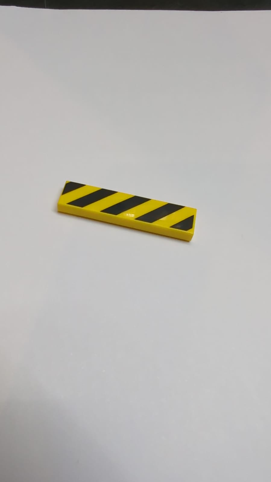 NEU Fliese 1 x 4 mit 5 schwarzen Gefahrstreifen (ohne schwarze Ecken) Muster gelb