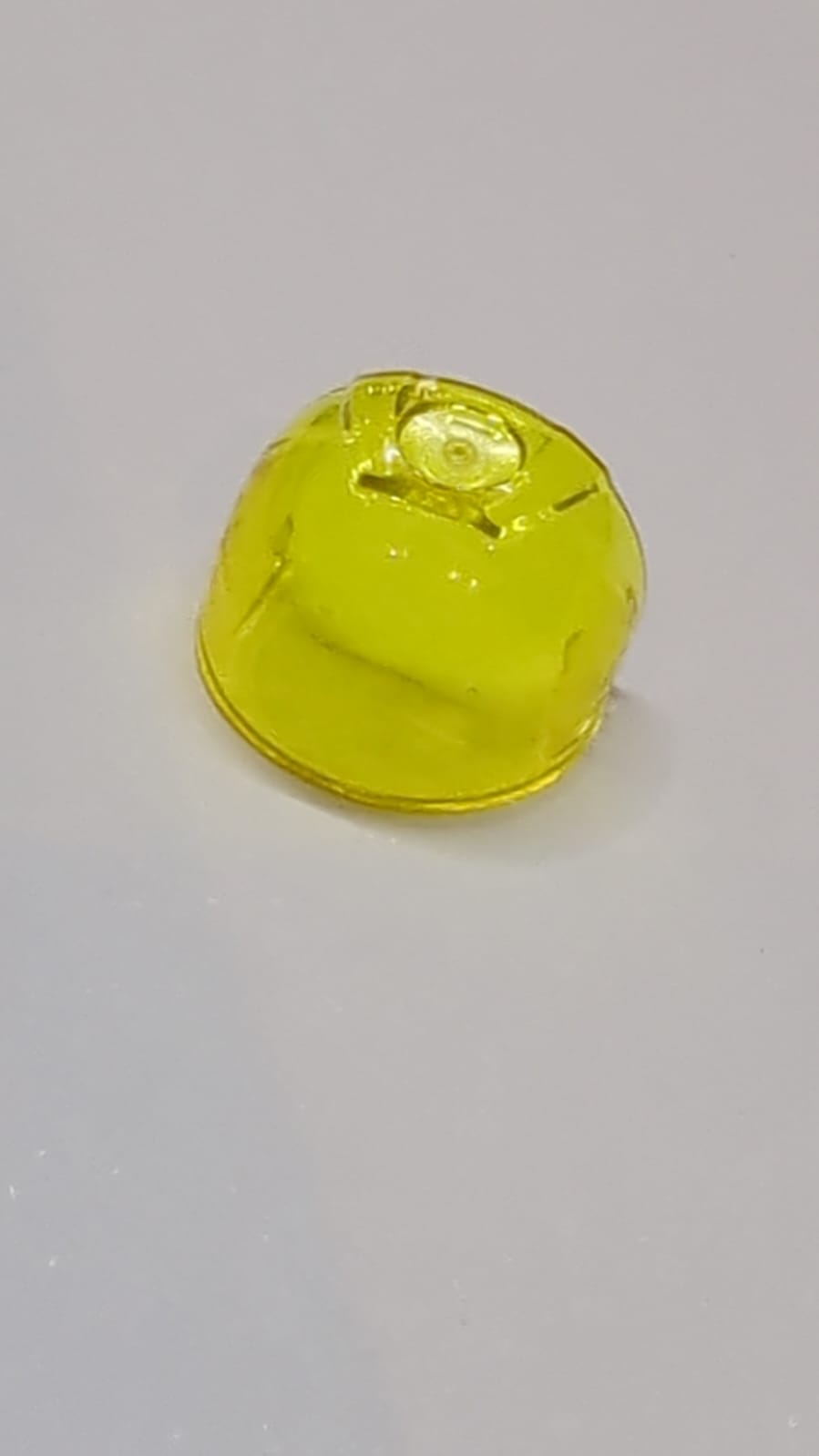 Minifigur, großes Visier mit trapezförmigem Bereich oben transparent gelb