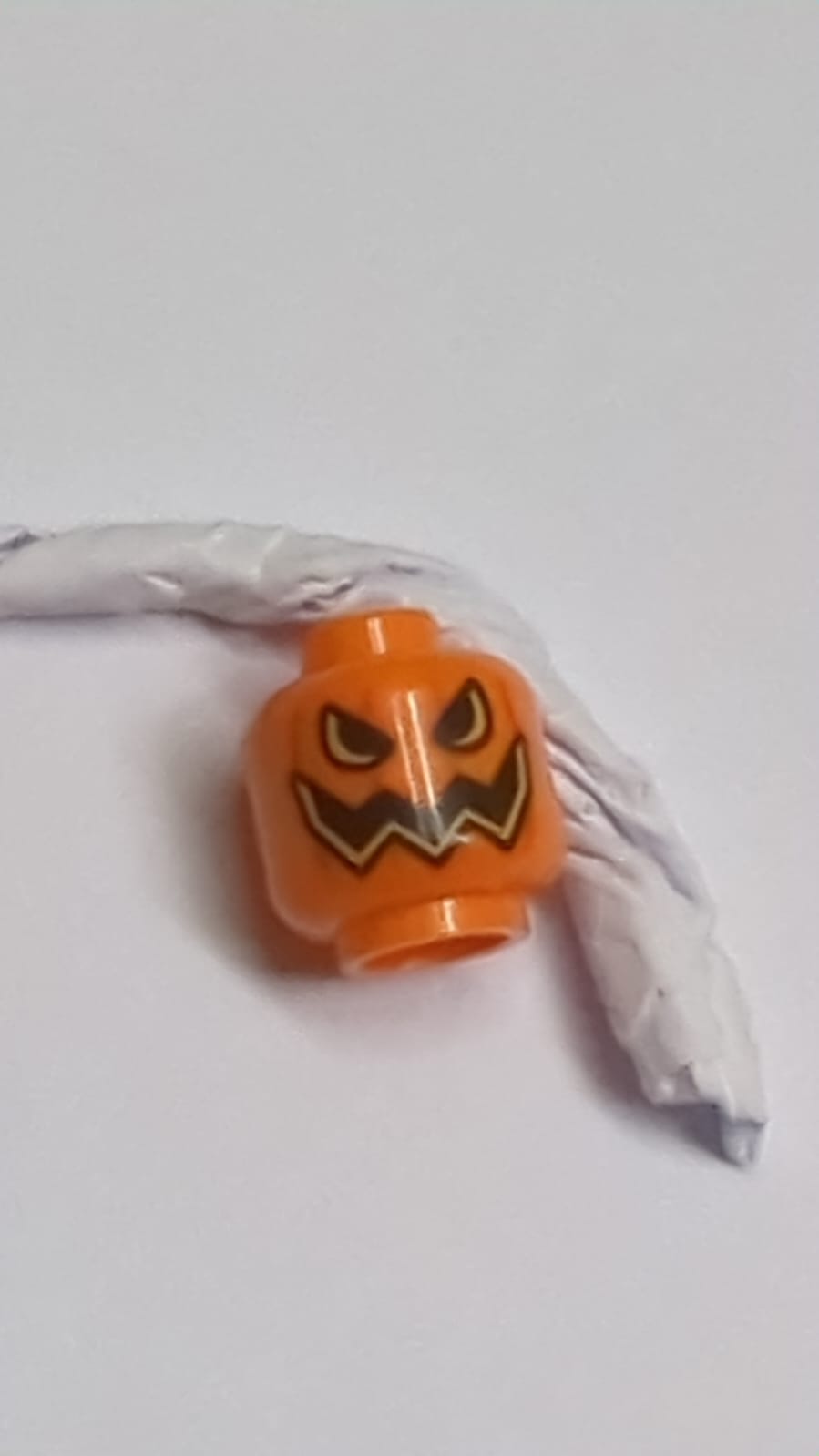Minifigur, Kopf Kürbis Jack O' Lantern Offene halbrunde Augen mit vertikalen Linien auf der Rückseite orange