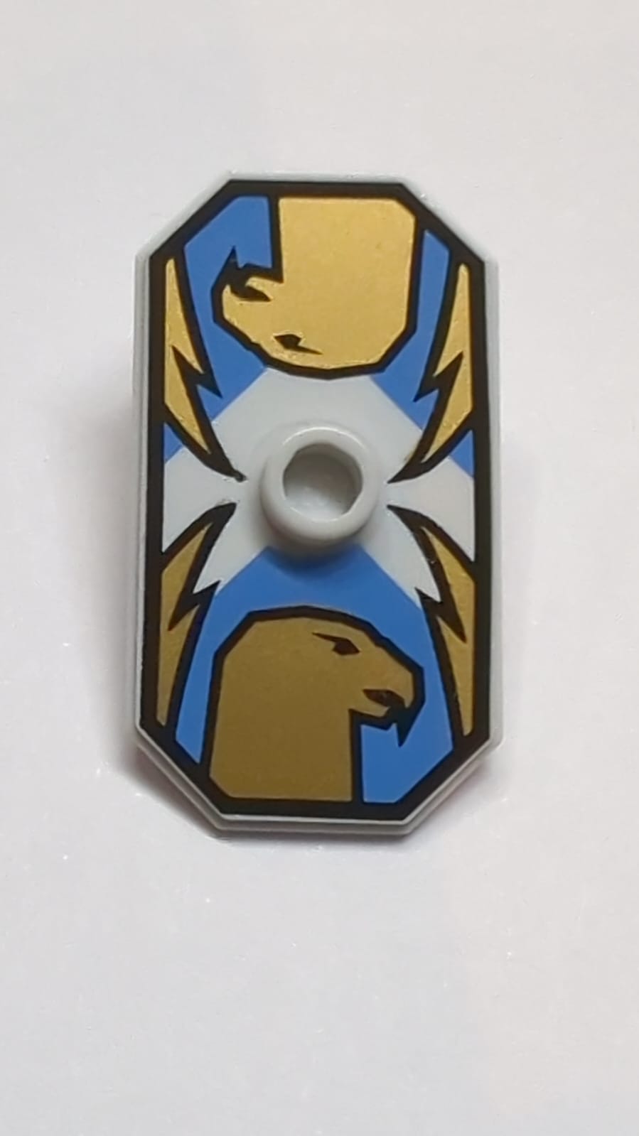 Minifigur, Schild Achteckig Lang mit Noppe mit Knights Kingdom Jayko Hawk Muster (gedruckte Version) helles neuhellgrau