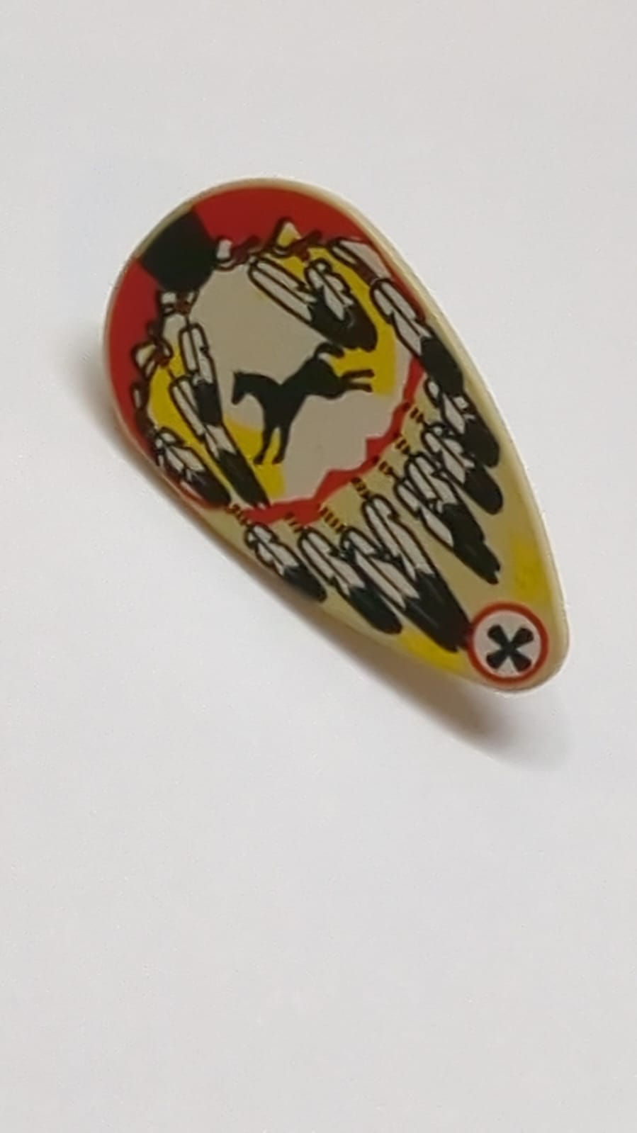 Minifigur, ovaler Schild mit Federn und Pferdemuster beige