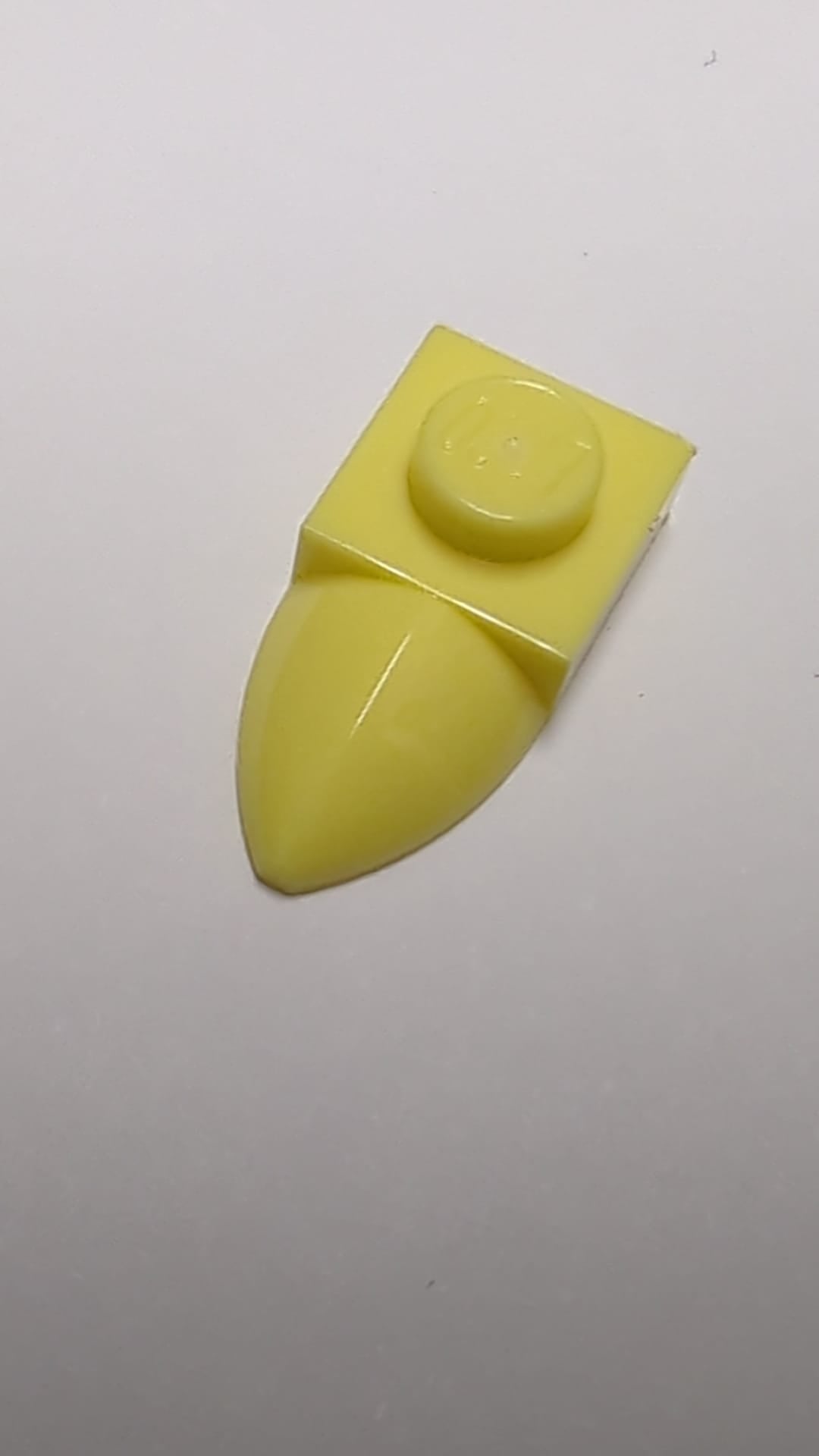 NEU Platte modifiziert 1 x 1 mit Zahn horizontal hellgelb