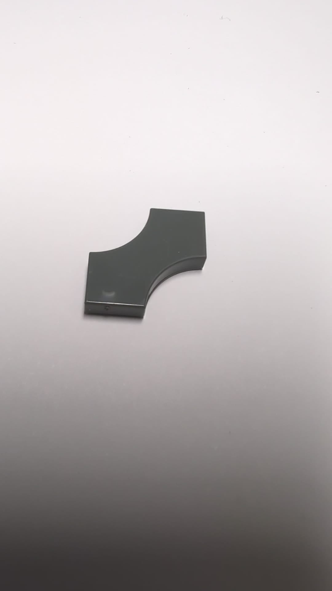 NEU Fliese, modifiziert 2 x 2 mit 2 gebogenen 1 x 1 Ausschnitten, Doppelpfeil neudunkelgrau