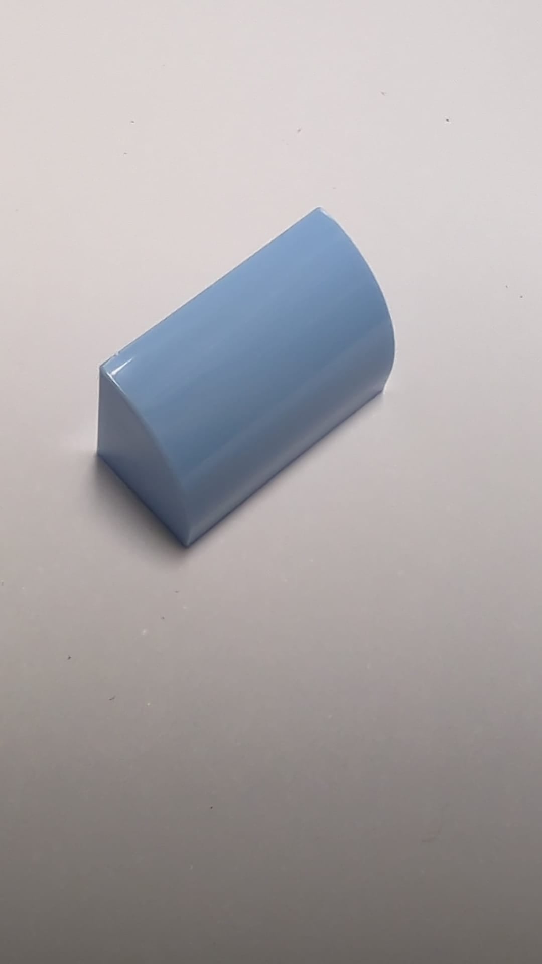 NEU modifizierter Stein, gebogen 1 x 2 x 1 hellblau