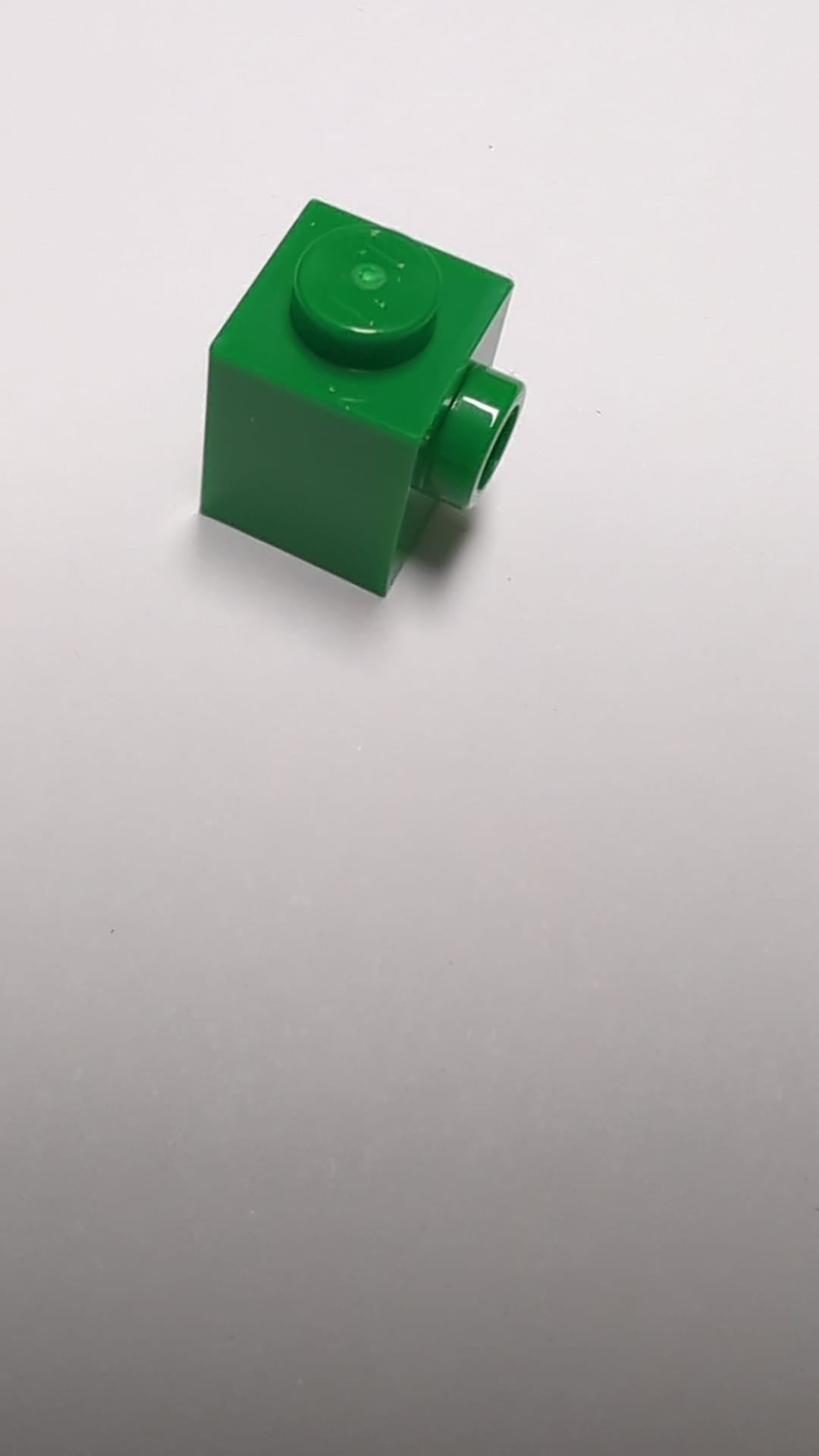 NEU Stein modifiziert 1 x 1 mit Noppe an einer Seite grün