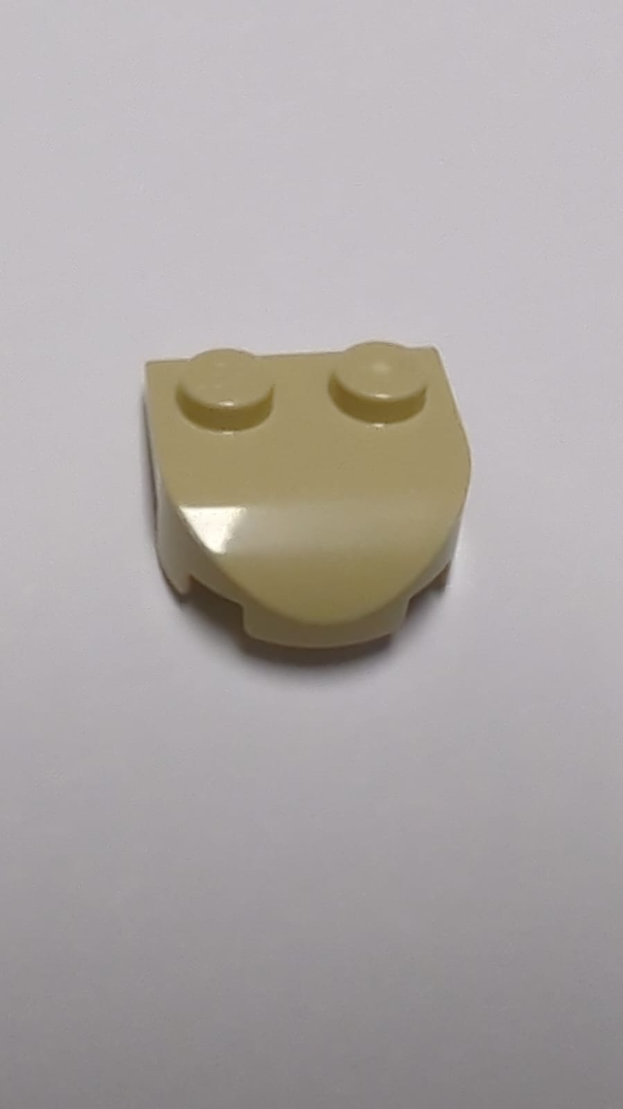 NEU Stein, rund 2 x 2 x 2/3 Halbkreis verlängert mit 2 Noppen, gewölbte Spitze beige