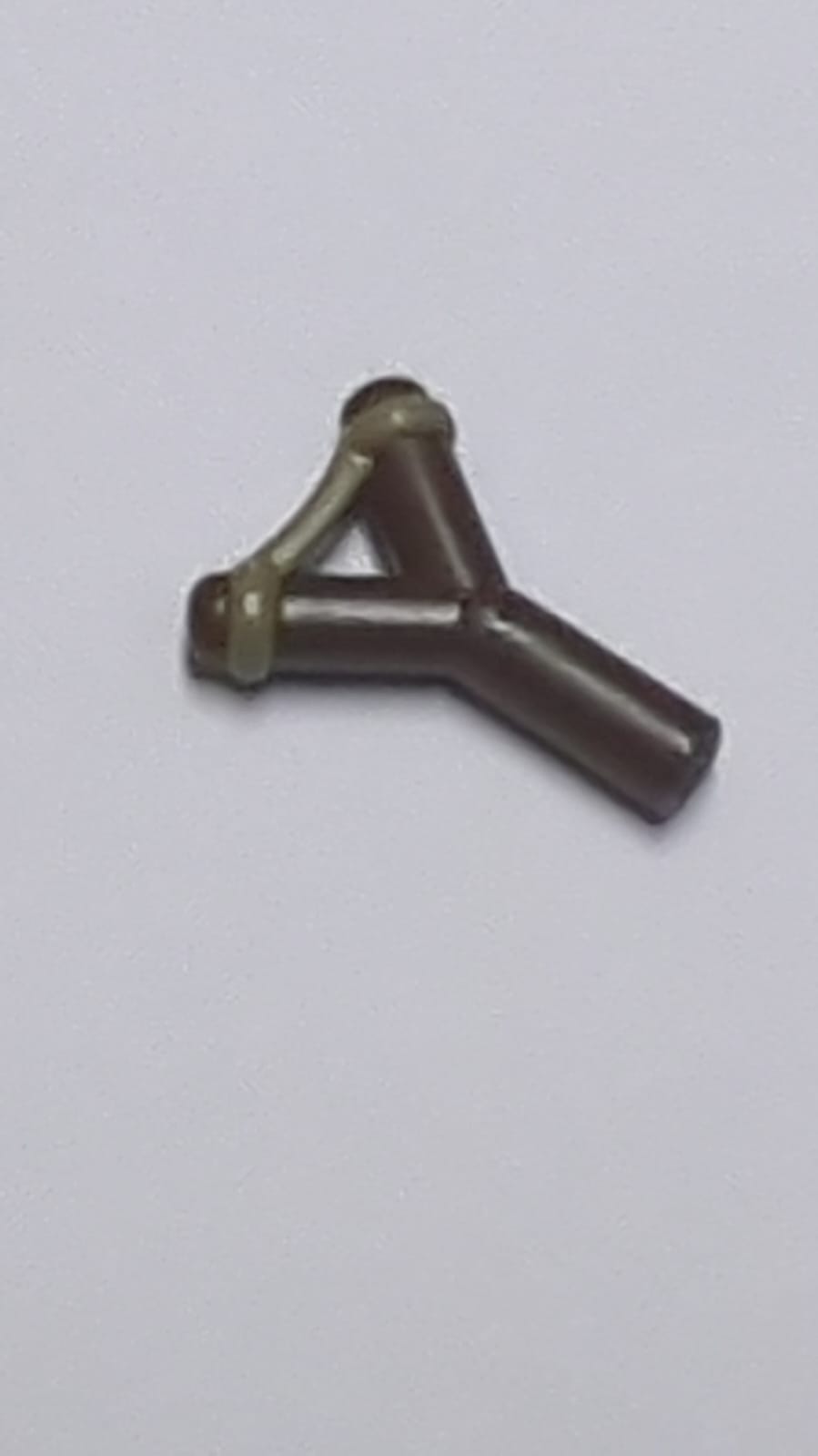 NEU Minifigur, Waffe Zwille mit dunkelbeigem Bandmuster dunkelbraun