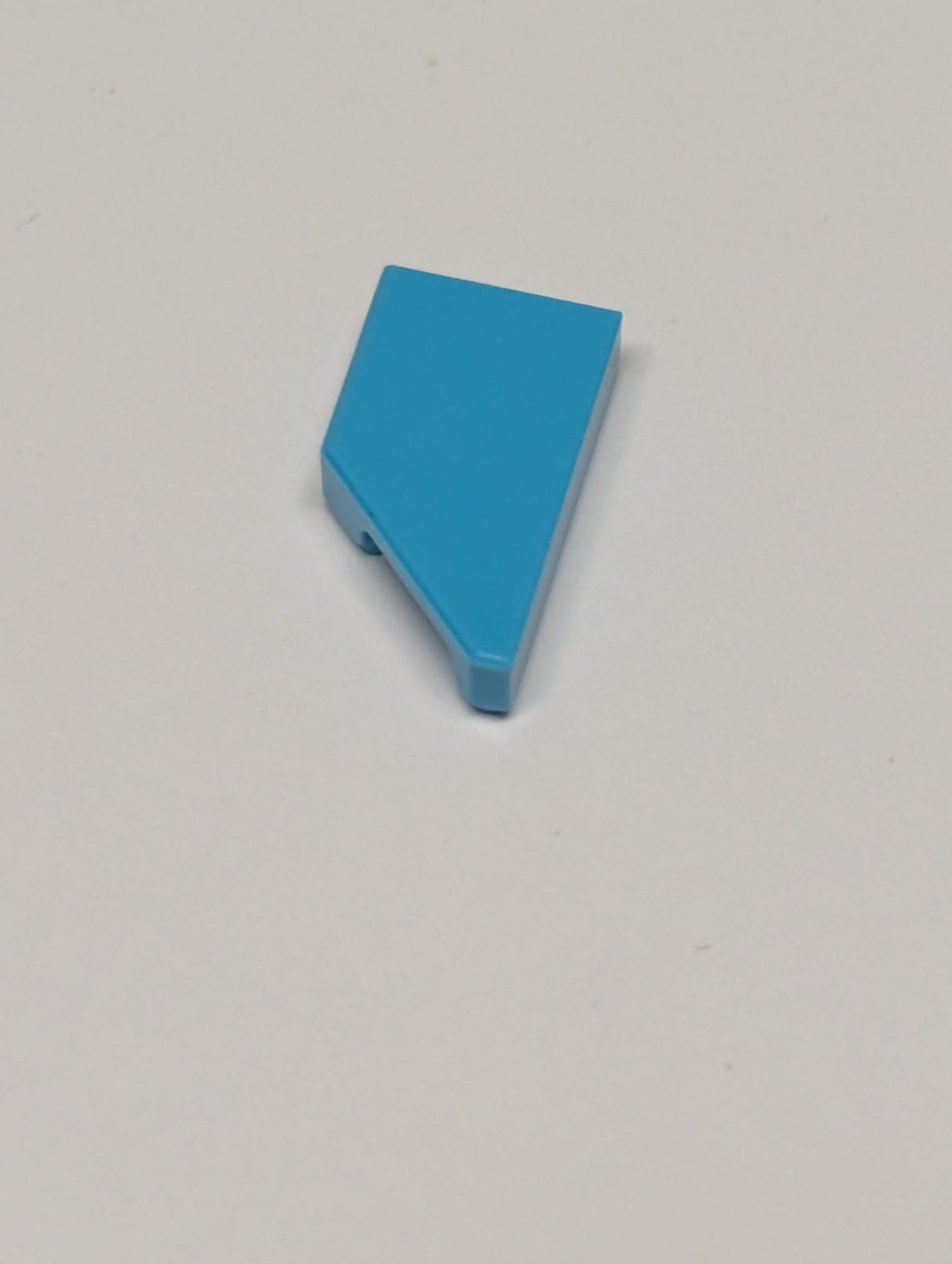 NEU Fliese, modifiziert 1 x 2 Keil rechts azur (medium)