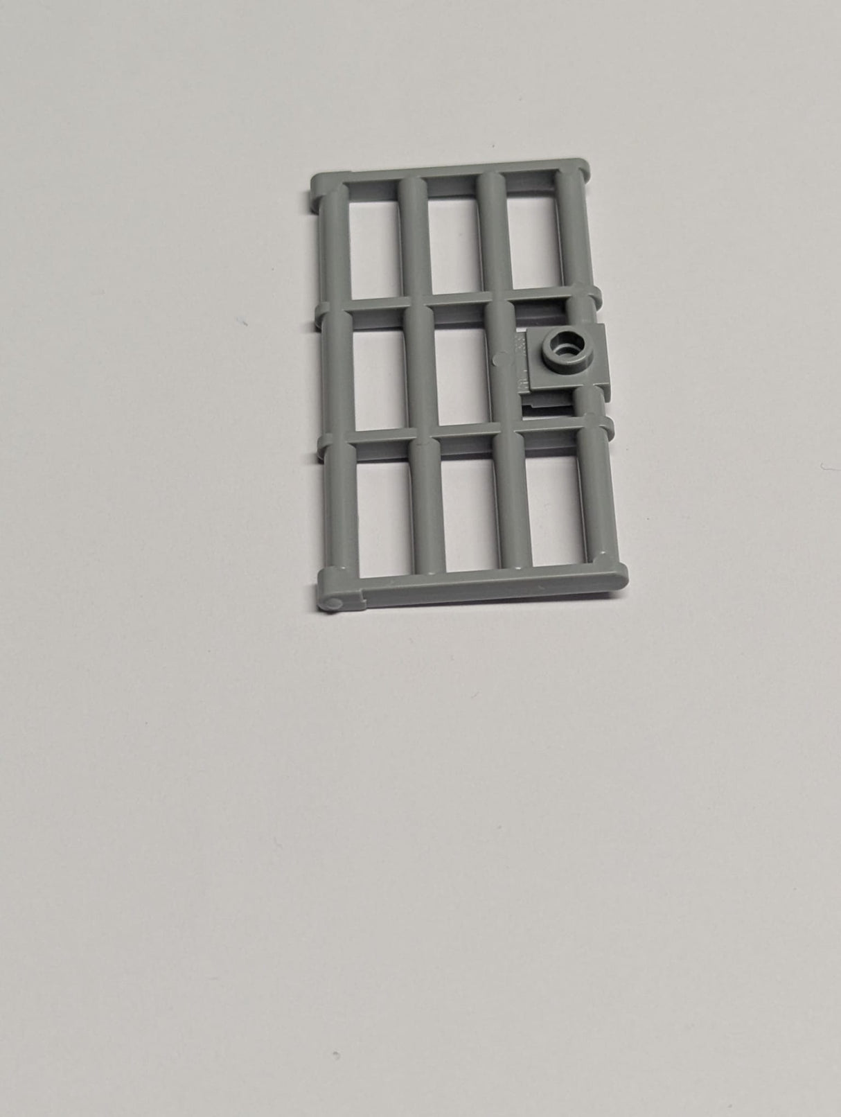 NEU Tür 1 x 4 x 6 mit Gitter und Noppengriff neuhellgrau