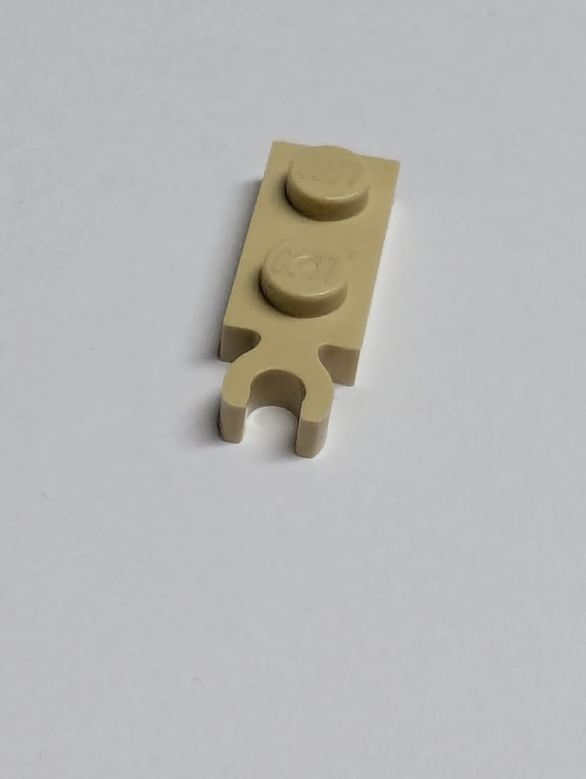NEU Platte, modifiziert 1 x 2 mit Clip am Ende (vertikaler Griff) beige