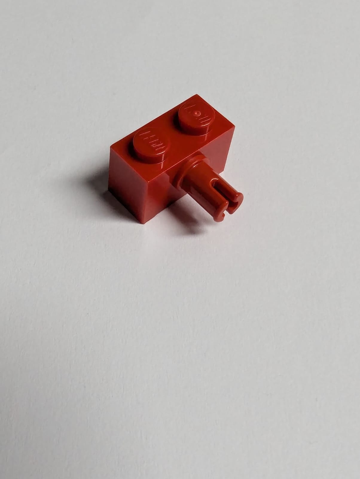 NEU Stein, modifiziert 1 x 2 mit Pin und Noppenhalter rot