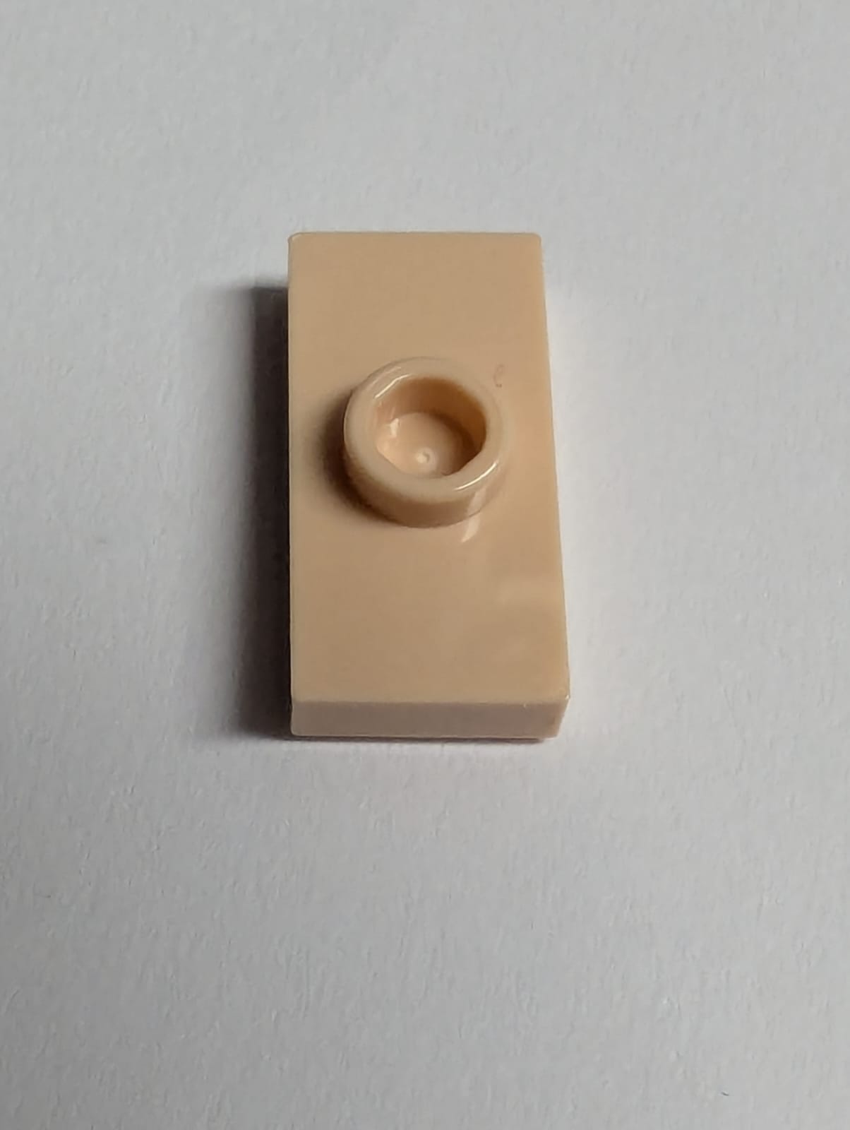 NEU Platte, modifiziert 1 x 2 mit Noppe, Nut und Noppenhalter (Jumper) nougat (hell)