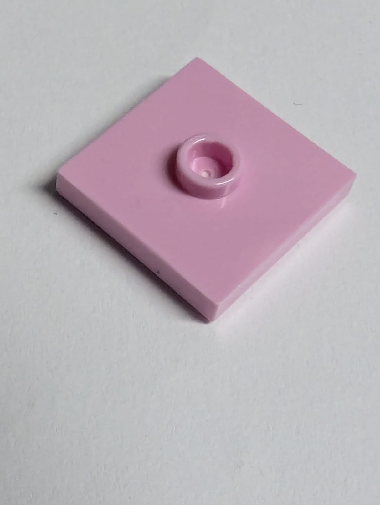 NEU Plate, Modified 2 x 2 with Groove and 1 Stud in Center (Jumper) rosa