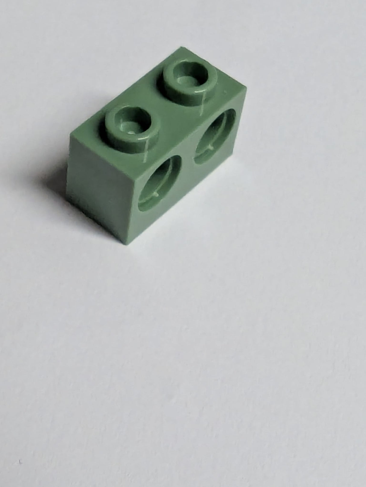 NEU Technik, Stein 1 x 2 mit Löchern sandgrün