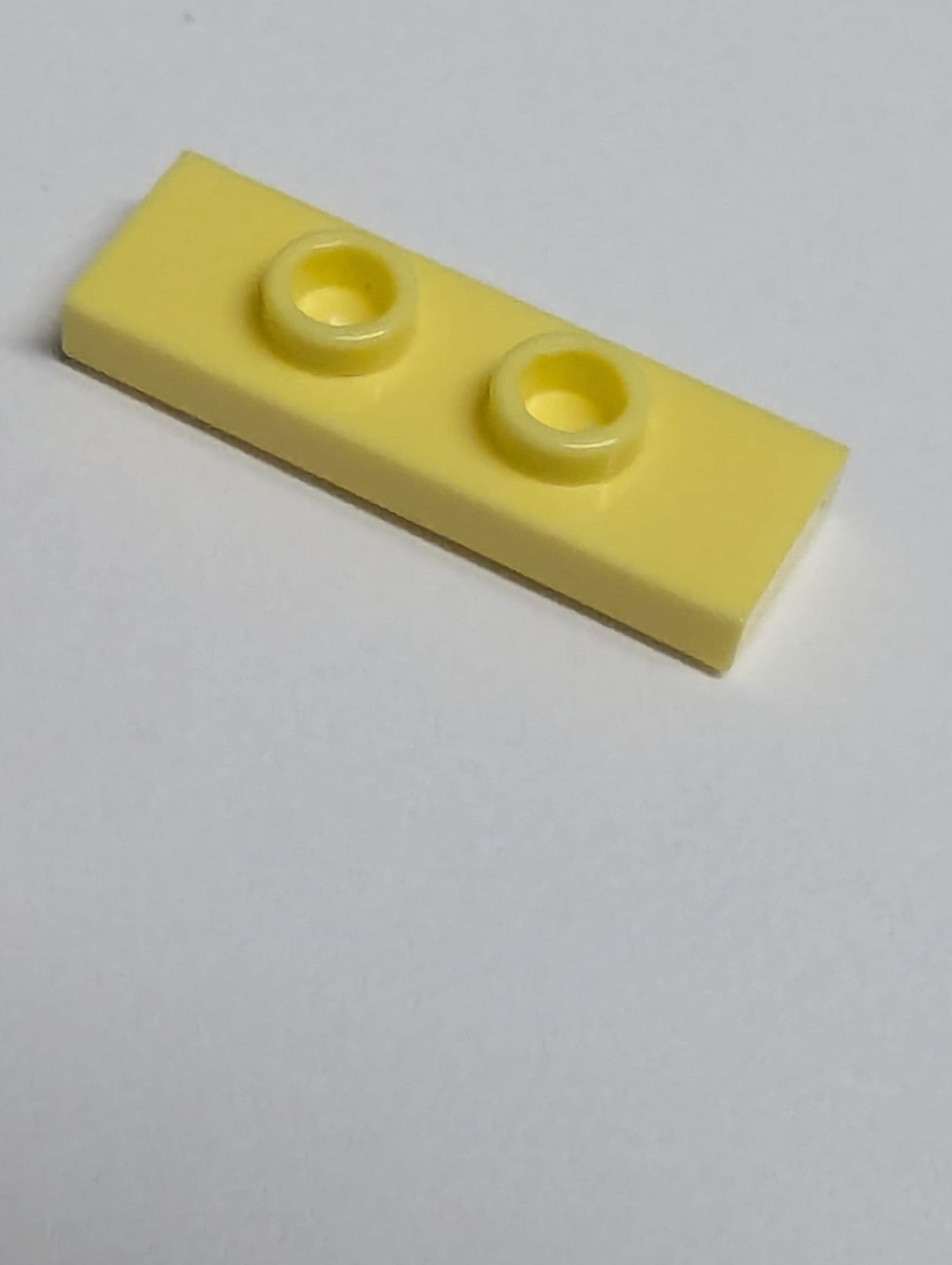 NEU Platte, Modifiziert 1 x 3 mit 2 Noppen (Doppel-Jumper) hellgelb
