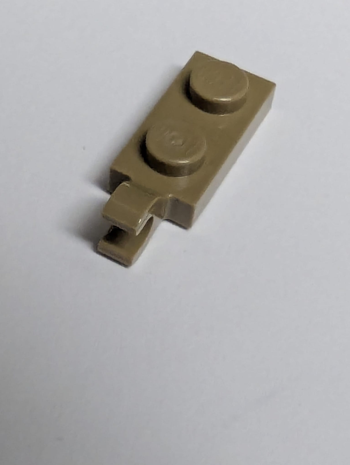 NEU Platte modifiziert 1 x 2 mit Clip am Ende (horizontal) dunkelbeige