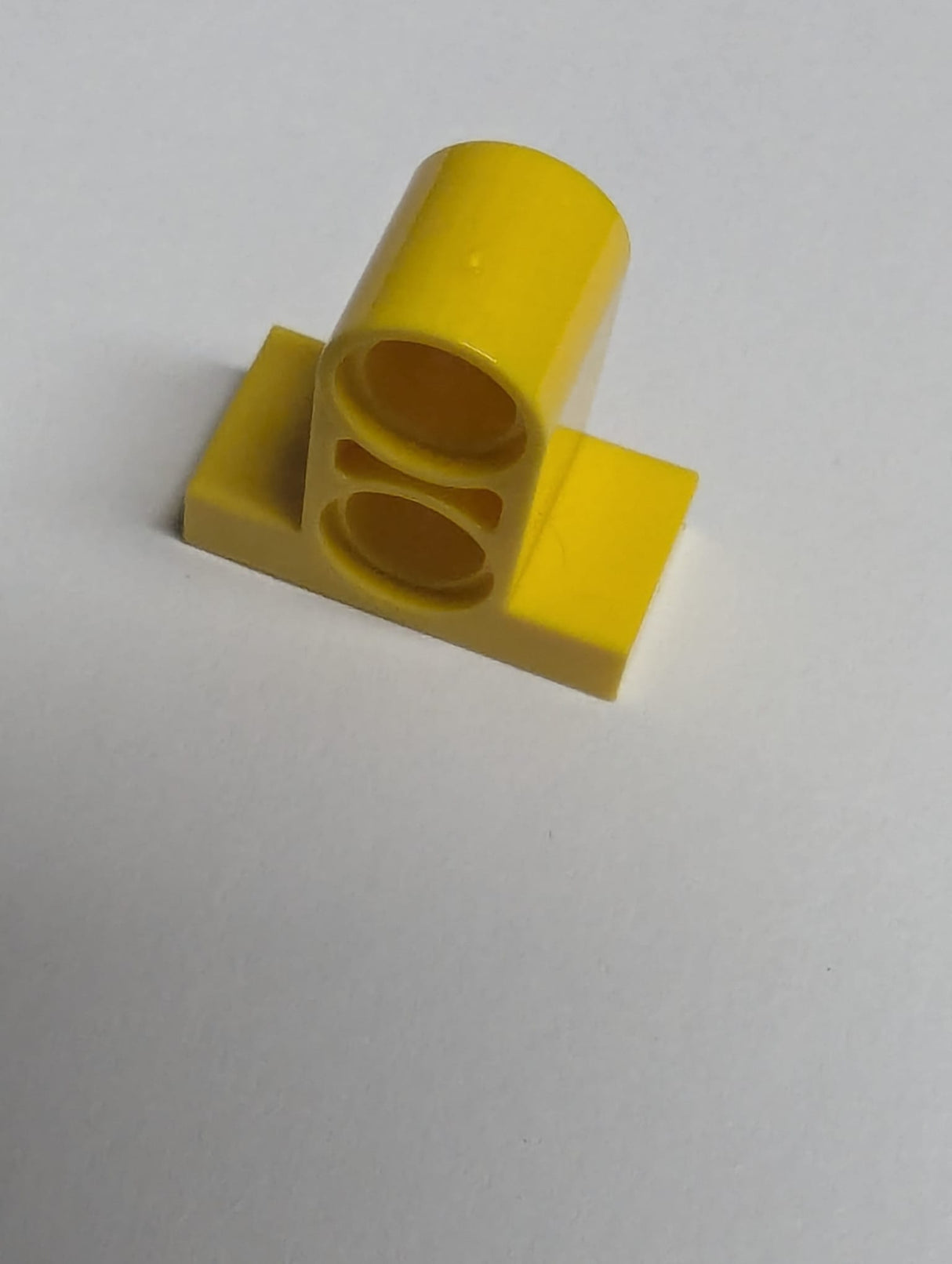 NEU Technik, Stiftanschlussplatte 1 x 2 x 1 2/3 mit 2 Löchern (Doppelt oben) gelb