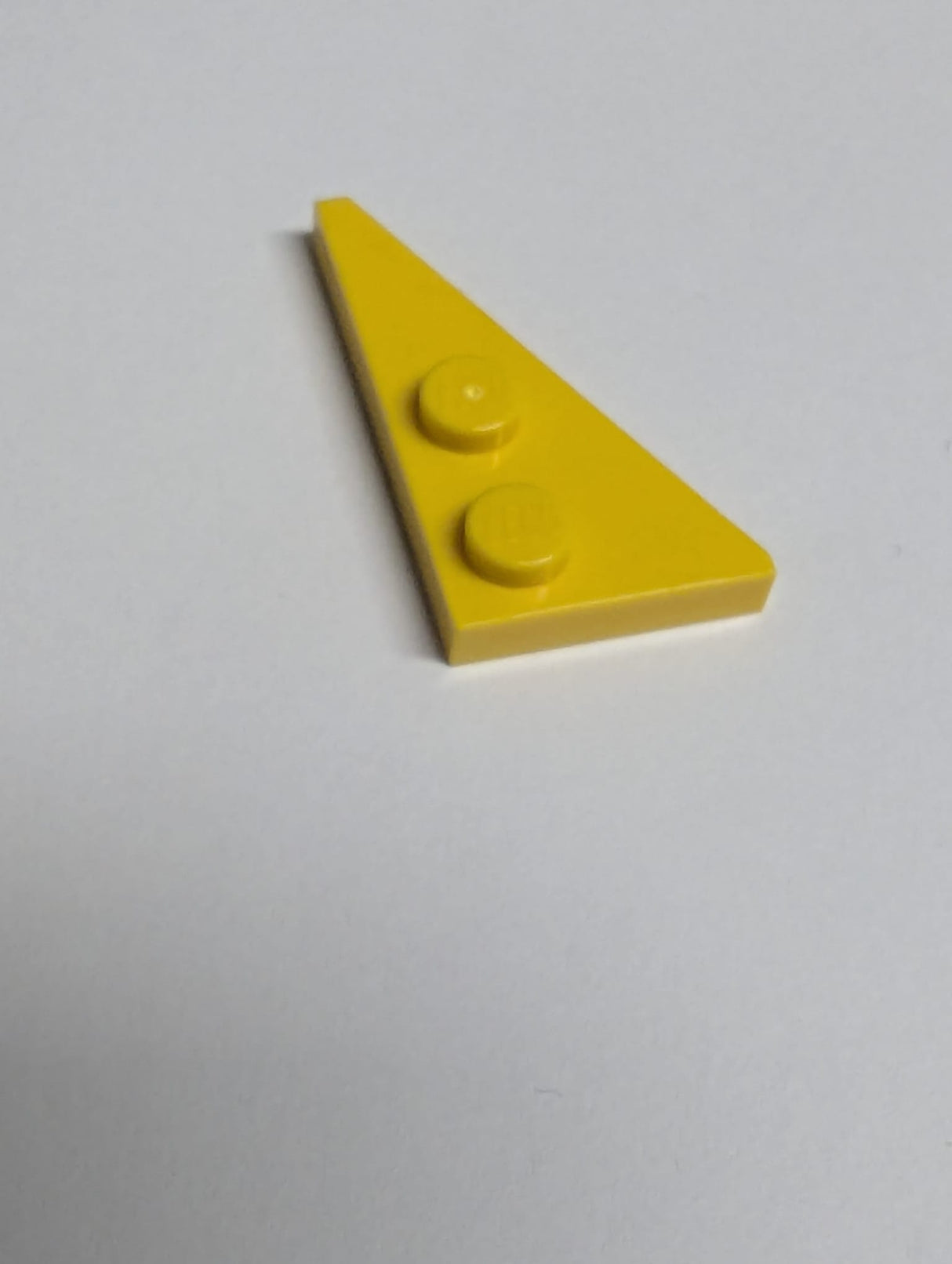 NEU Flügelplatte 4 x 2 rechts spitz gelb