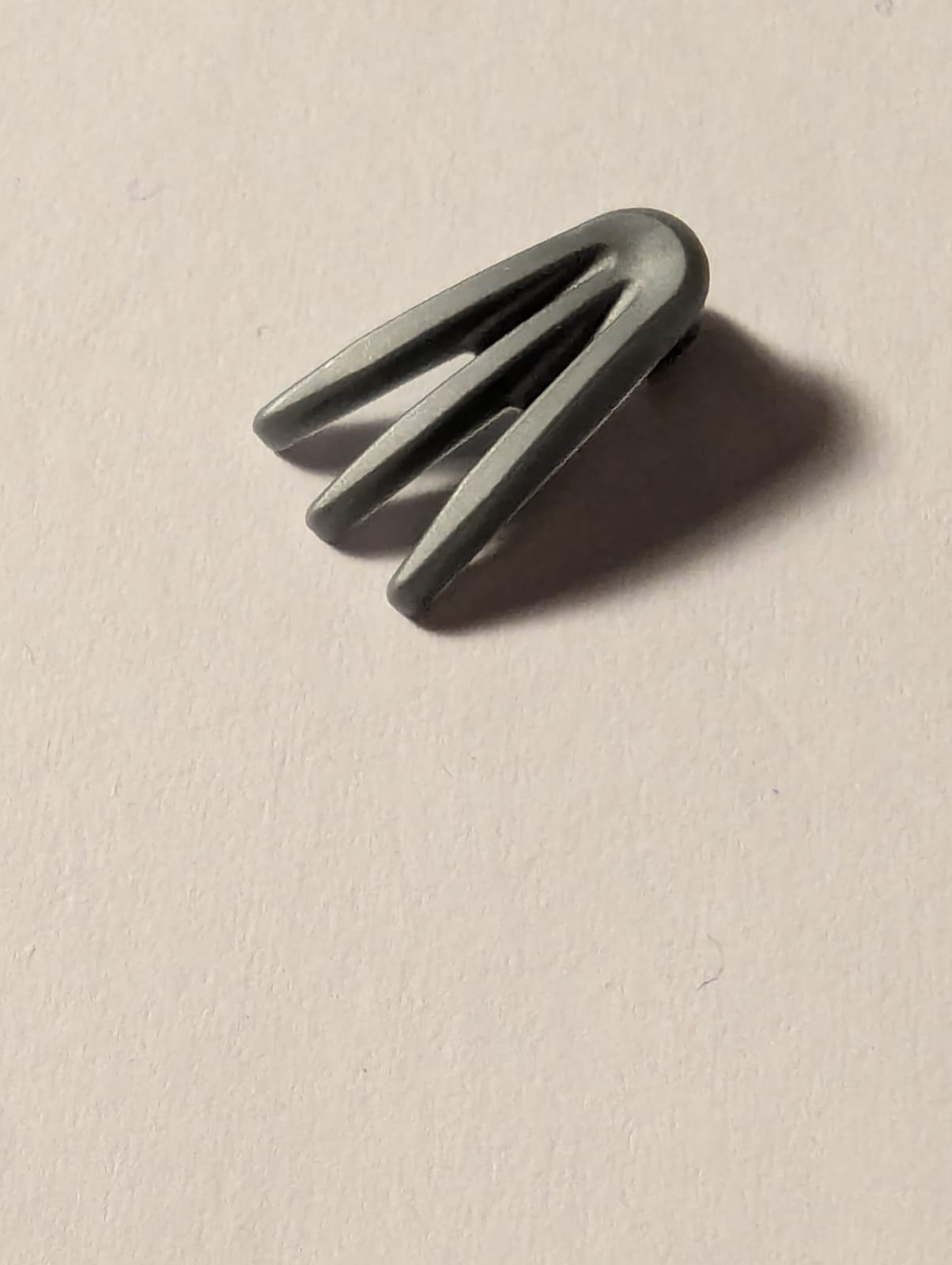NEU Minifigur, Pflanze. Waffe mit Klaue pearlsilber
