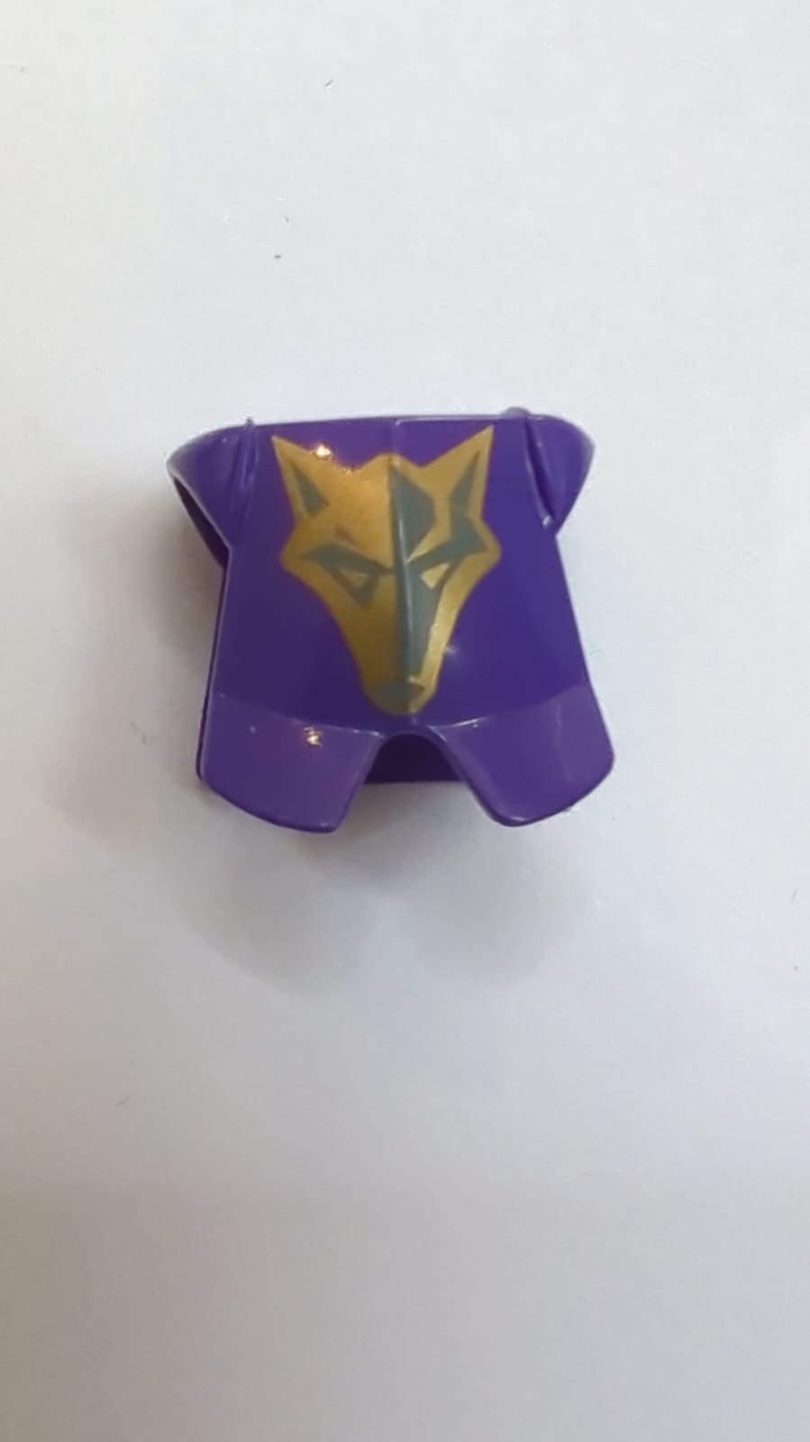 Utensil Minifigur Rüstung mit Beinschutz mit Danju Gold Wolf Muster lila