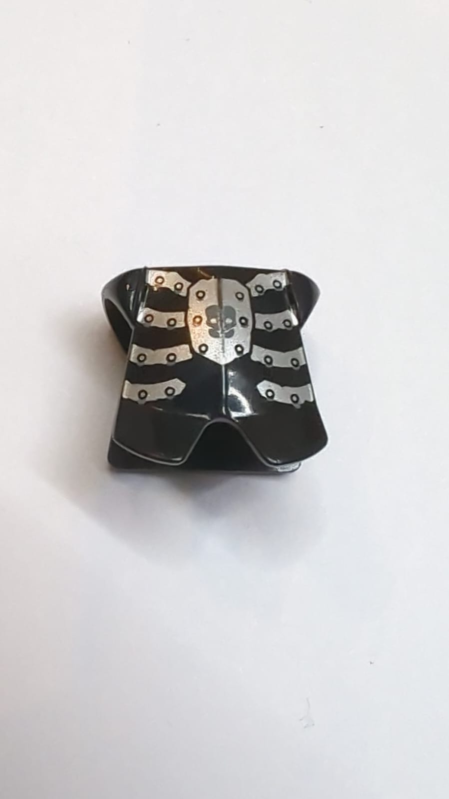 Utensil Minifigur Rüstung mit Beinschutz mit Fantasy-Ära-Skelettmuster schwarz