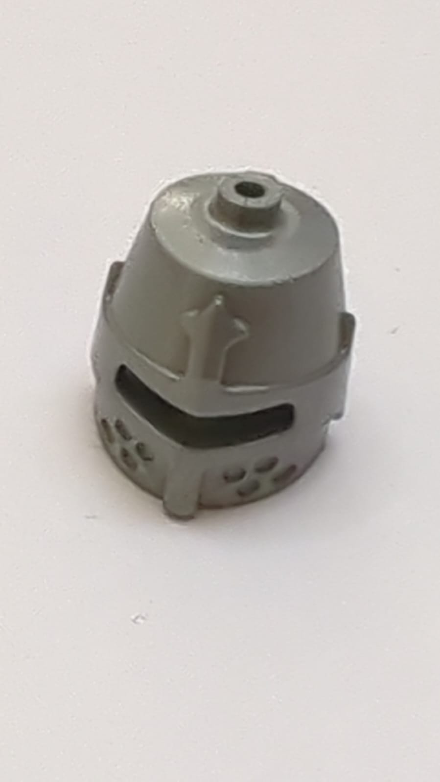 Kopfbedeckung Helm Burg Geschlossen mit Augenschlitz (Großhelm / Fasshelm) pearlsilber