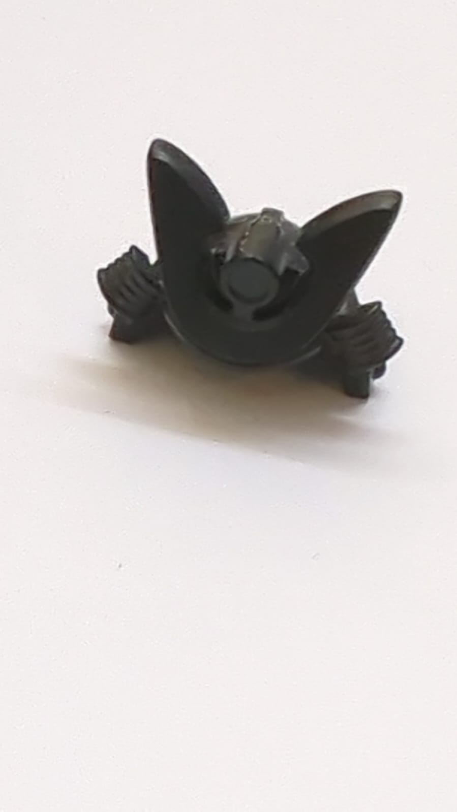 Minifigur, Kopfgear Helm Ninja (Samurai) Kabuto mit großem gebogenem Kamm und Nieten schwarz