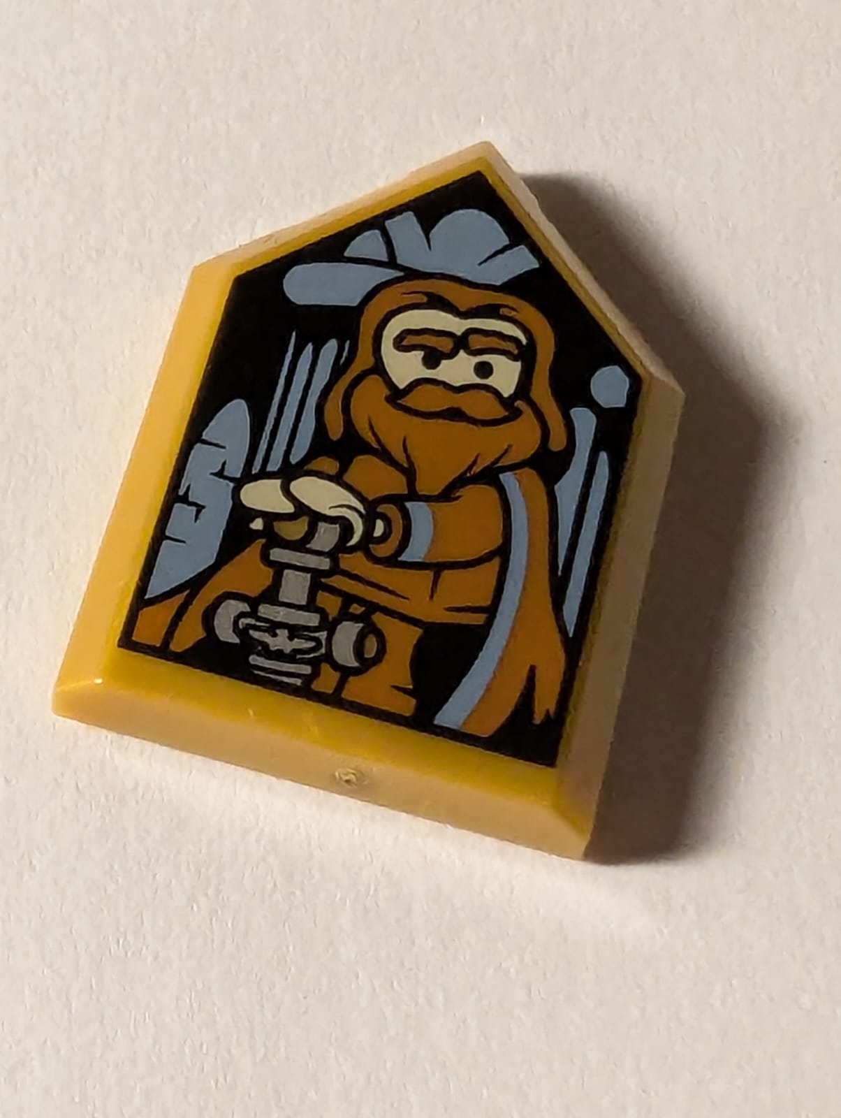 NEU Fliese, modifiziert 2 x 3 pentagonal mit HP-Porträt - Godric Gryffindor-Muster pearlgold